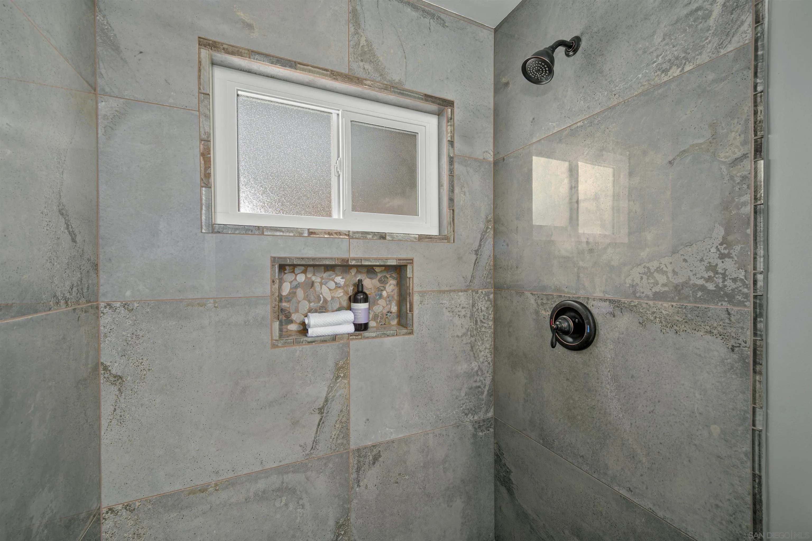 https://cdn.realtyfeed.com/cdn/127/250037083/373733395509d606f0626ccc2af7daa5.webp