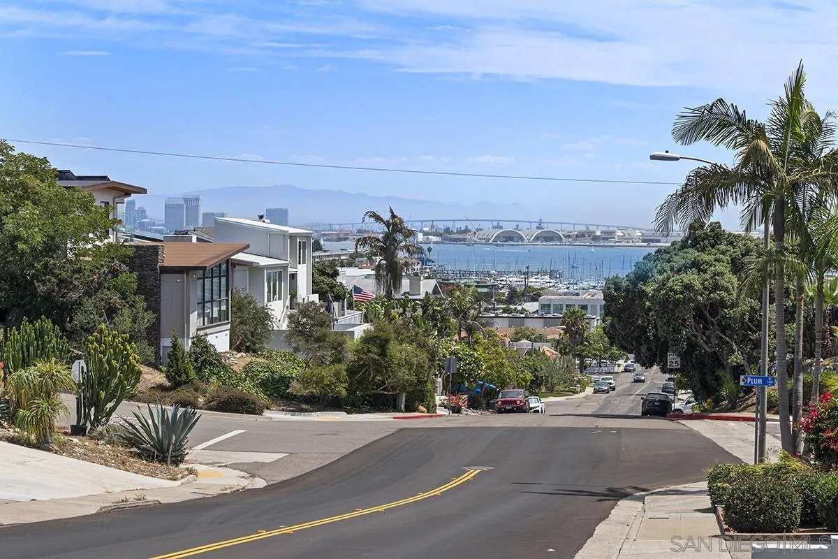 https://cdn.realtyfeed.com/cdn/127/250037083/38917b1d89c74ee536737074c2652aa9.webp