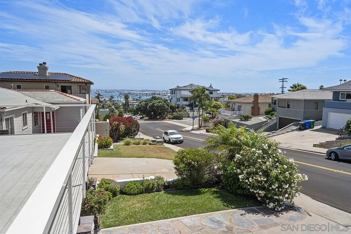 https://cdn.realtyfeed.com/cdn/127/250037083/49d9cbc72615a457d63a8f01b873994e.webp
