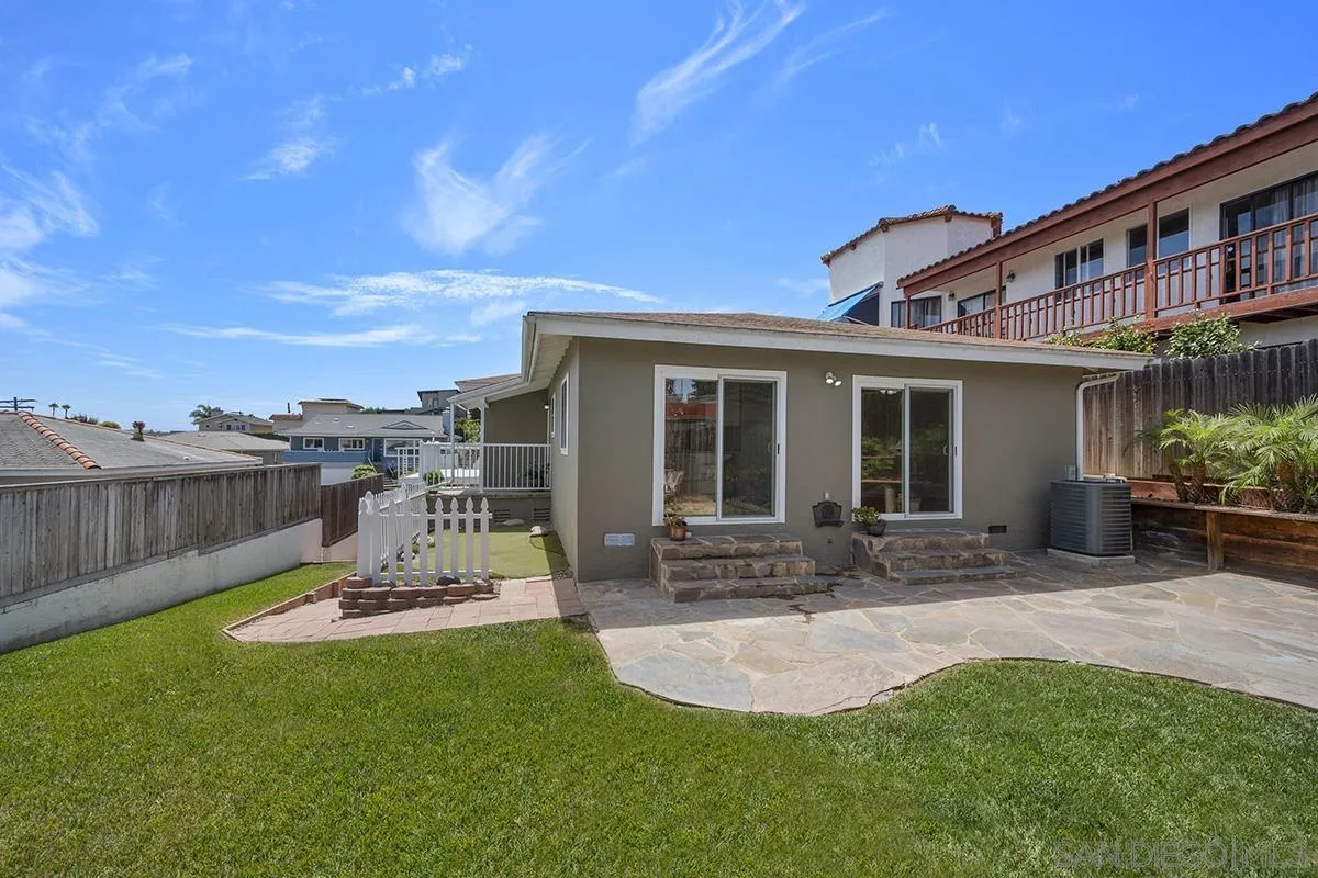 https://cdn.realtyfeed.com/cdn/127/250037083/522a3fbdce0640ee680175f0c7ac2556.webp