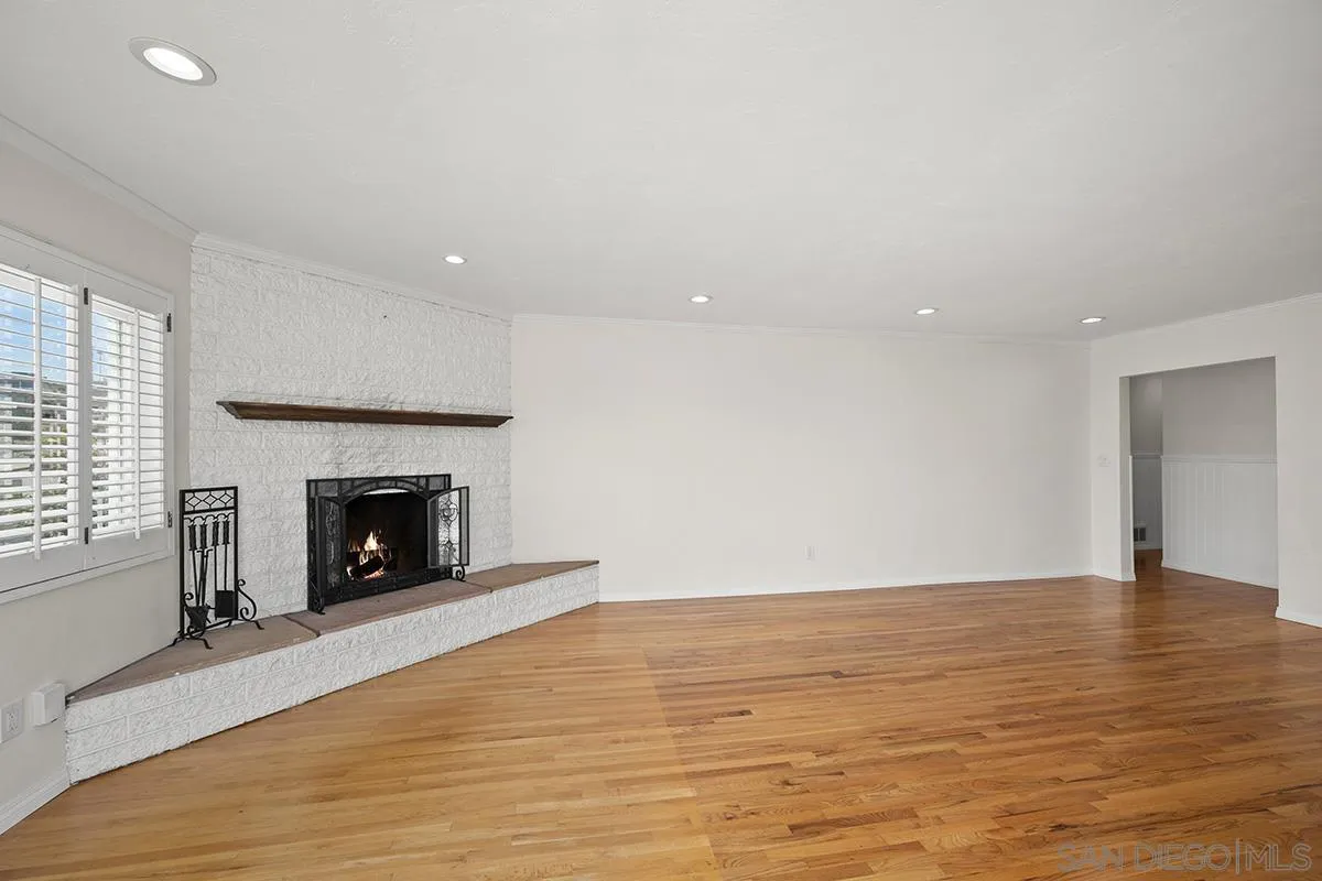 https://cdn.realtyfeed.com/cdn/127/250037083/6202da40cebed6d564e7d88339e84f4c.webp