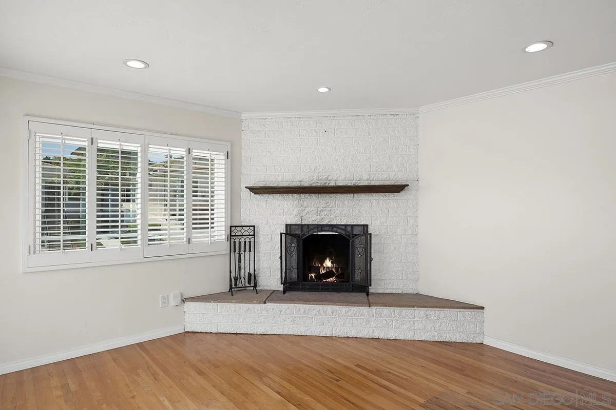 https://cdn.realtyfeed.com/cdn/127/250037083/630b00ae827f3fda22ff332f7aae7762.webp