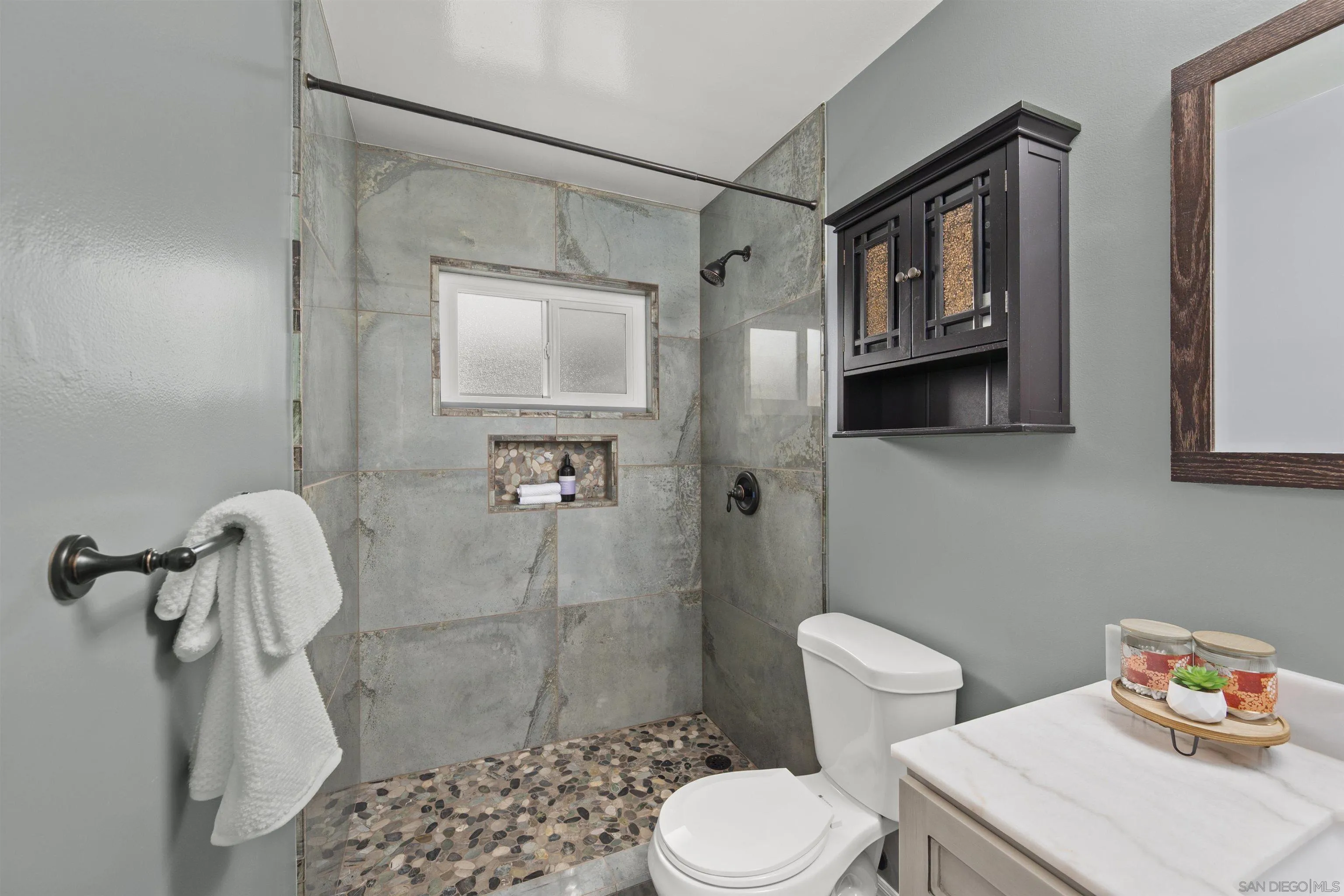 https://cdn.realtyfeed.com/cdn/127/250037083/723341b8a0ac4887548299955513a5a3.webp