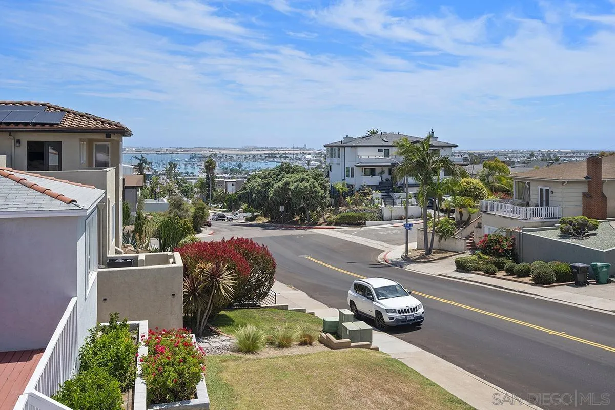 https://cdn.realtyfeed.com/cdn/127/250037083/761a0a497da800e3c295d1f16445b261.webp