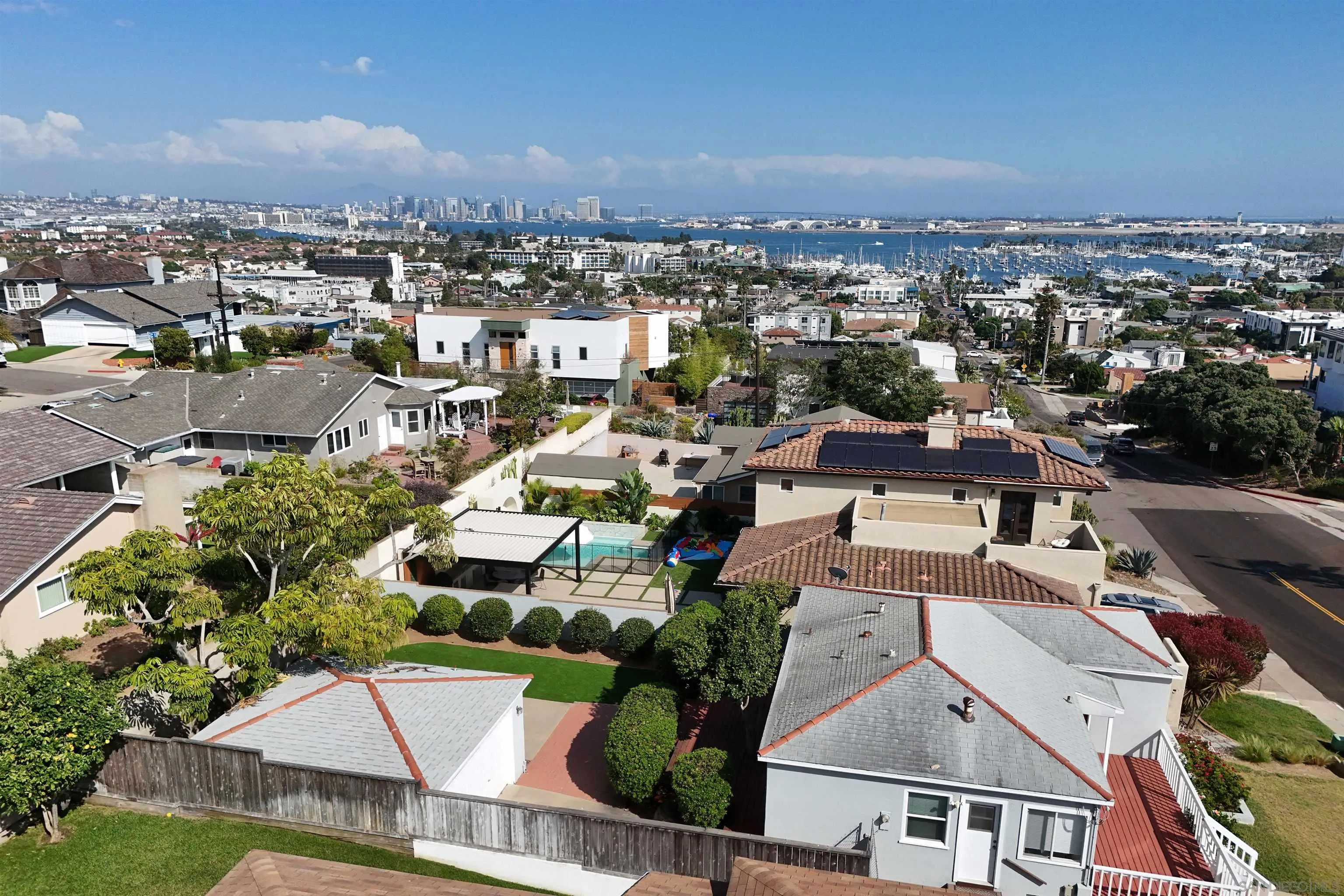 https://cdn.realtyfeed.com/cdn/127/250037083/a82636526269f40c167317a37a5b4ed3.webp