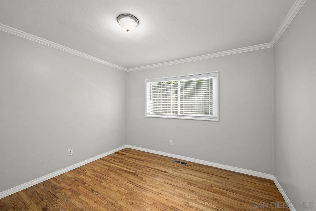 https://cdn.realtyfeed.com/cdn/127/250037083/b8e9ddea6b2737e93bbeb8cc1606f284.webp