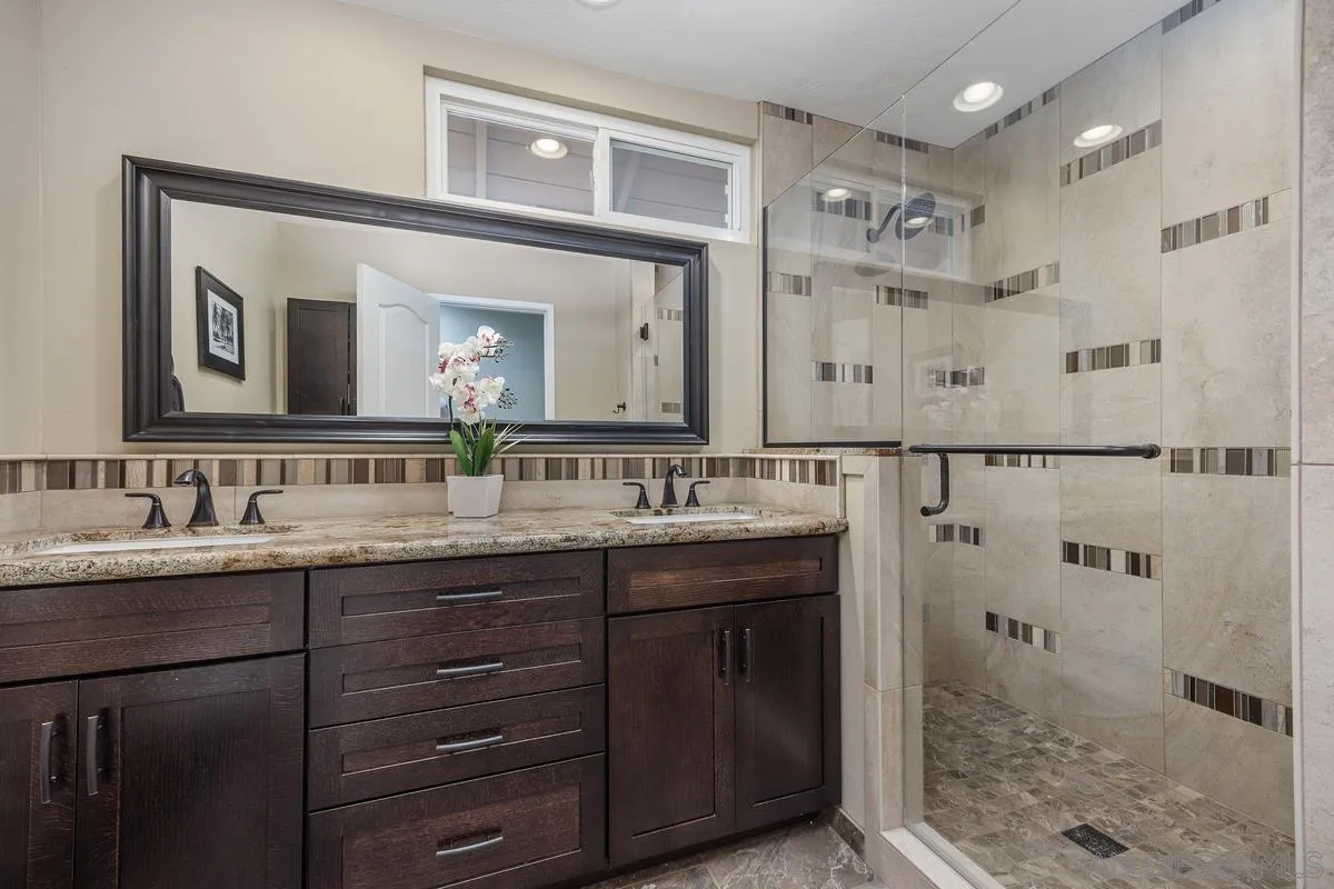 https://cdn.realtyfeed.com/cdn/127/250037085/12ed5d89d19ed53c38d8226c49640c71.webp