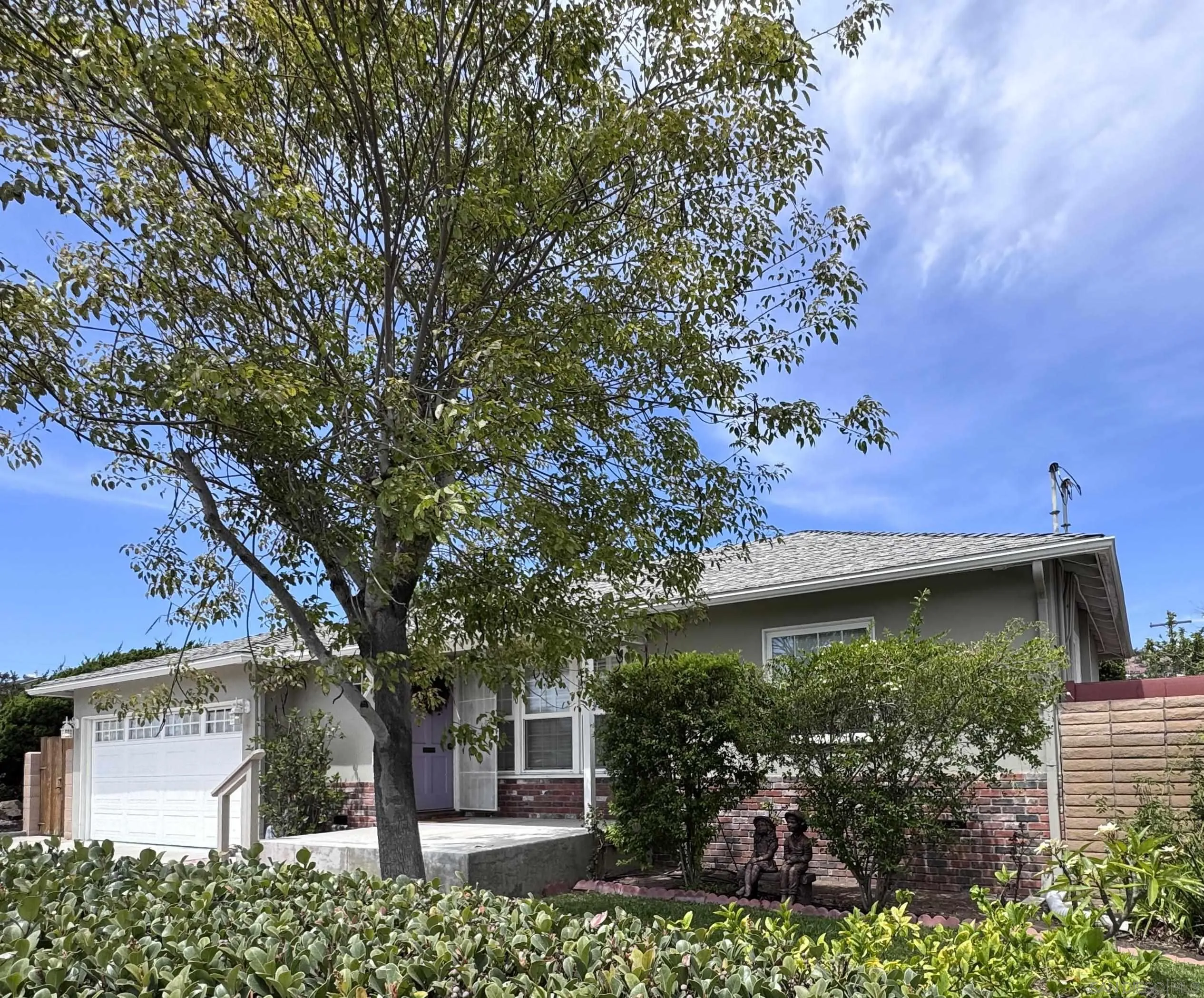 https://cdn.realtyfeed.com/cdn/127/250037087/073bc09ad8a5c66439554319e3c68e01.webp