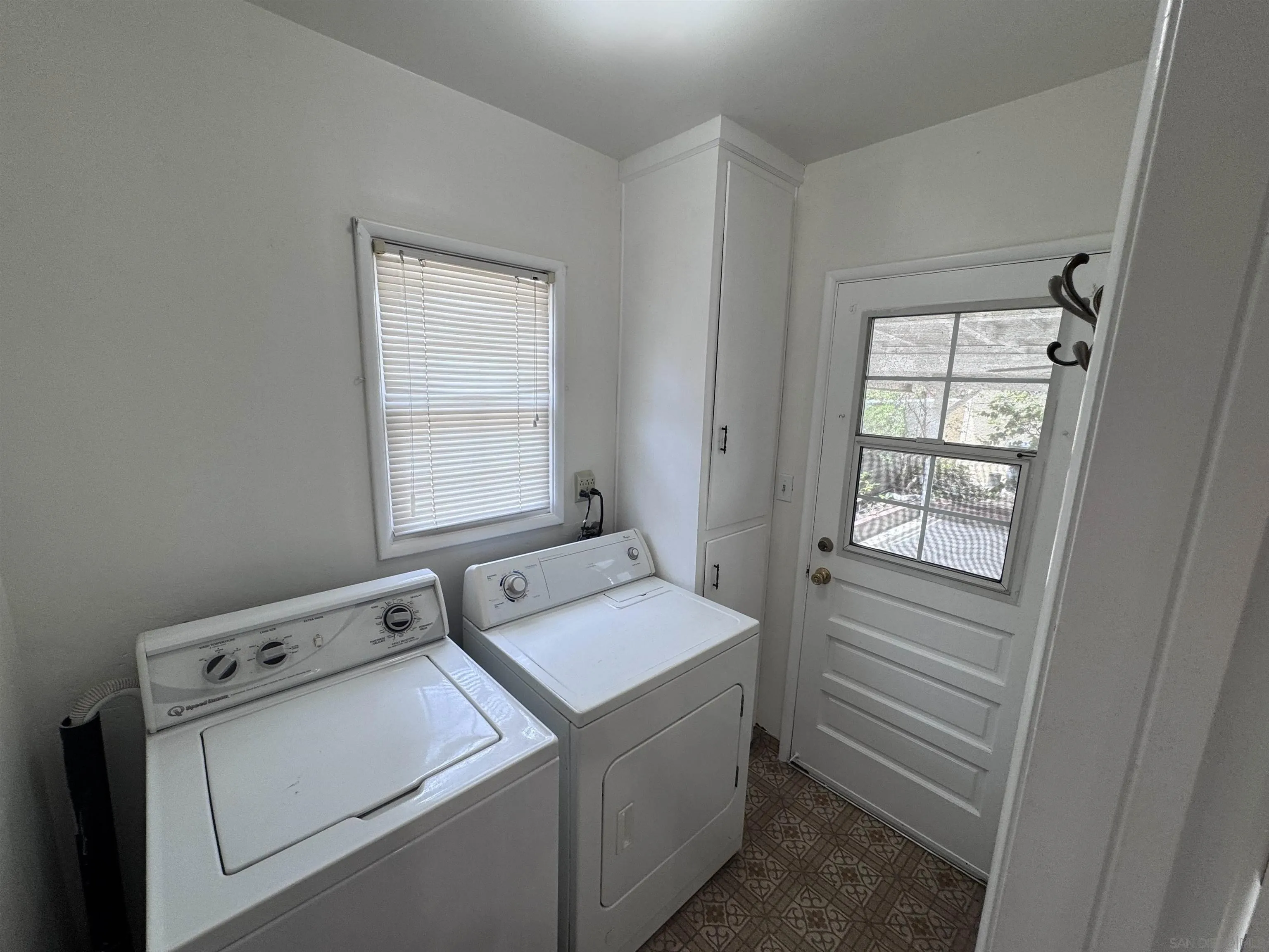 https://cdn.realtyfeed.com/cdn/127/250037087/4ee54afaab029af5a298a3923cf4a470.webp