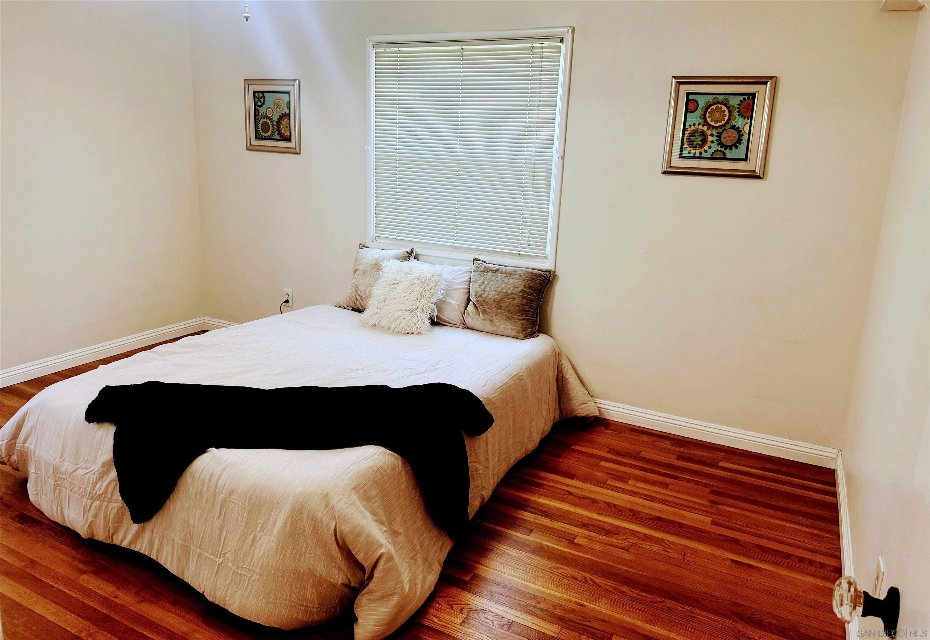 https://cdn.realtyfeed.com/cdn/127/250037087/81ecc9dec97f7d5bc5909477ba6eb437.webp