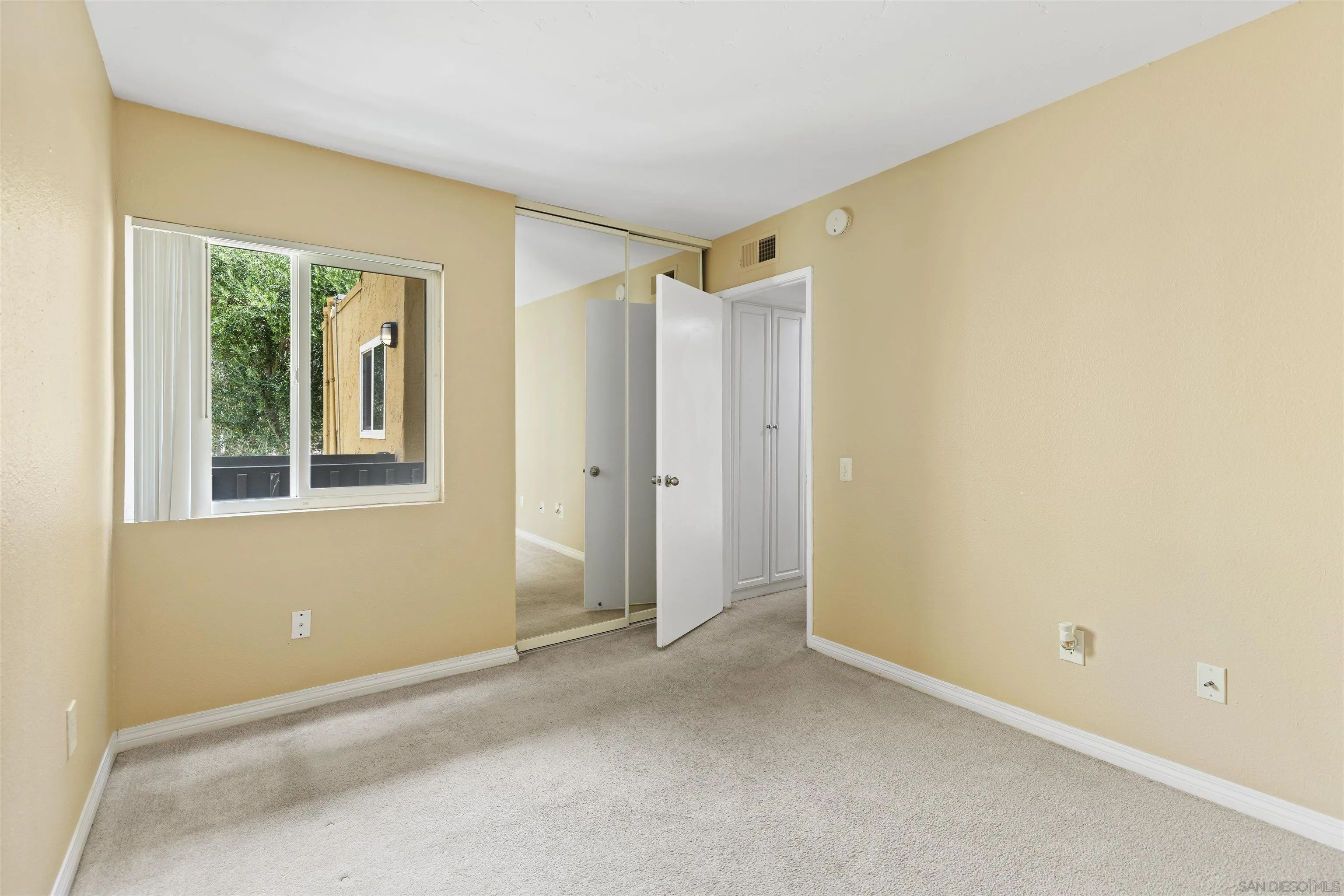 https://cdn.realtyfeed.com/cdn/127/250037090/28fc8603d3a6ba93efab42267f60f06d.webp