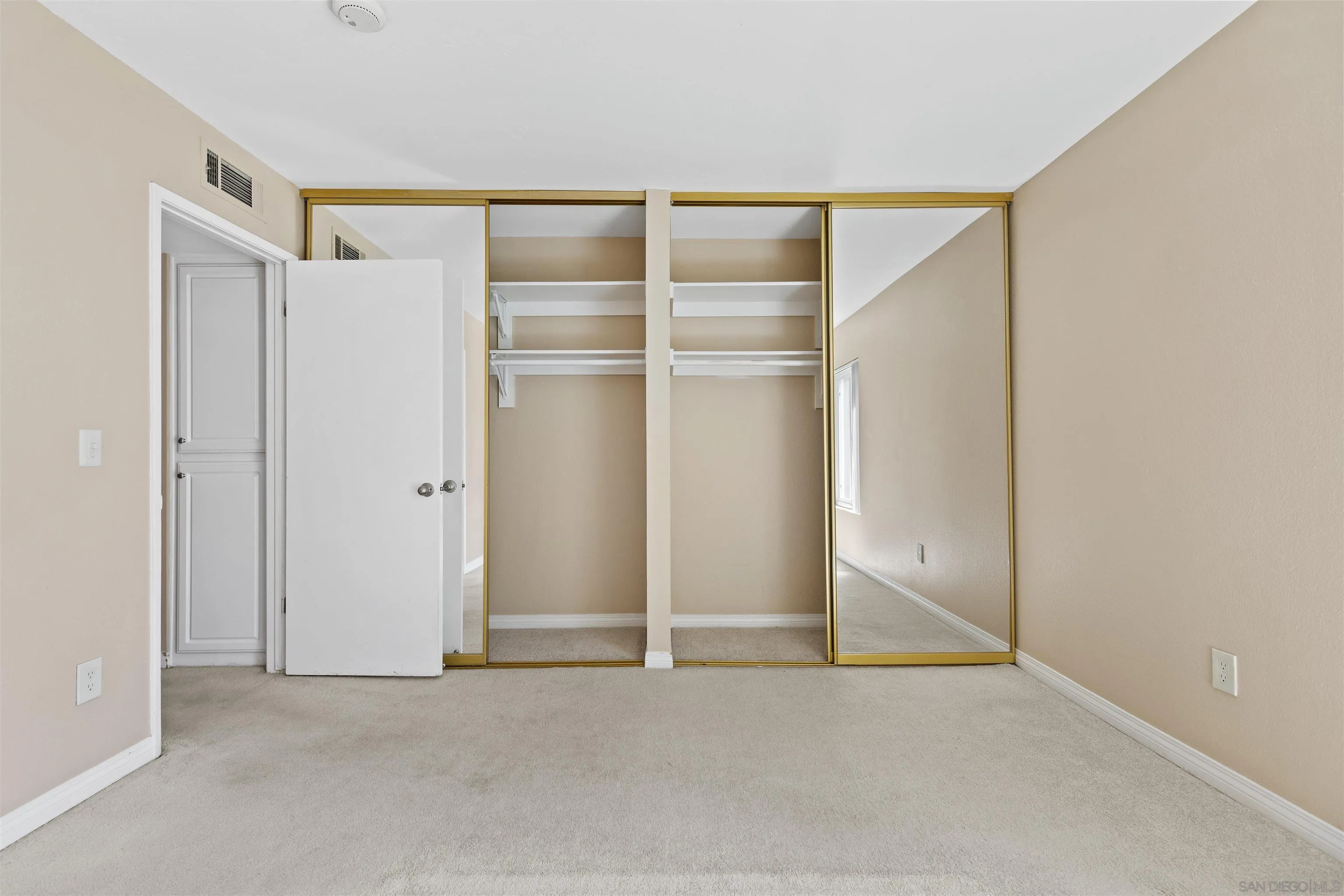 https://cdn.realtyfeed.com/cdn/127/250037090/9d2a670b16a767ee65191d5e9f93ca4f.webp