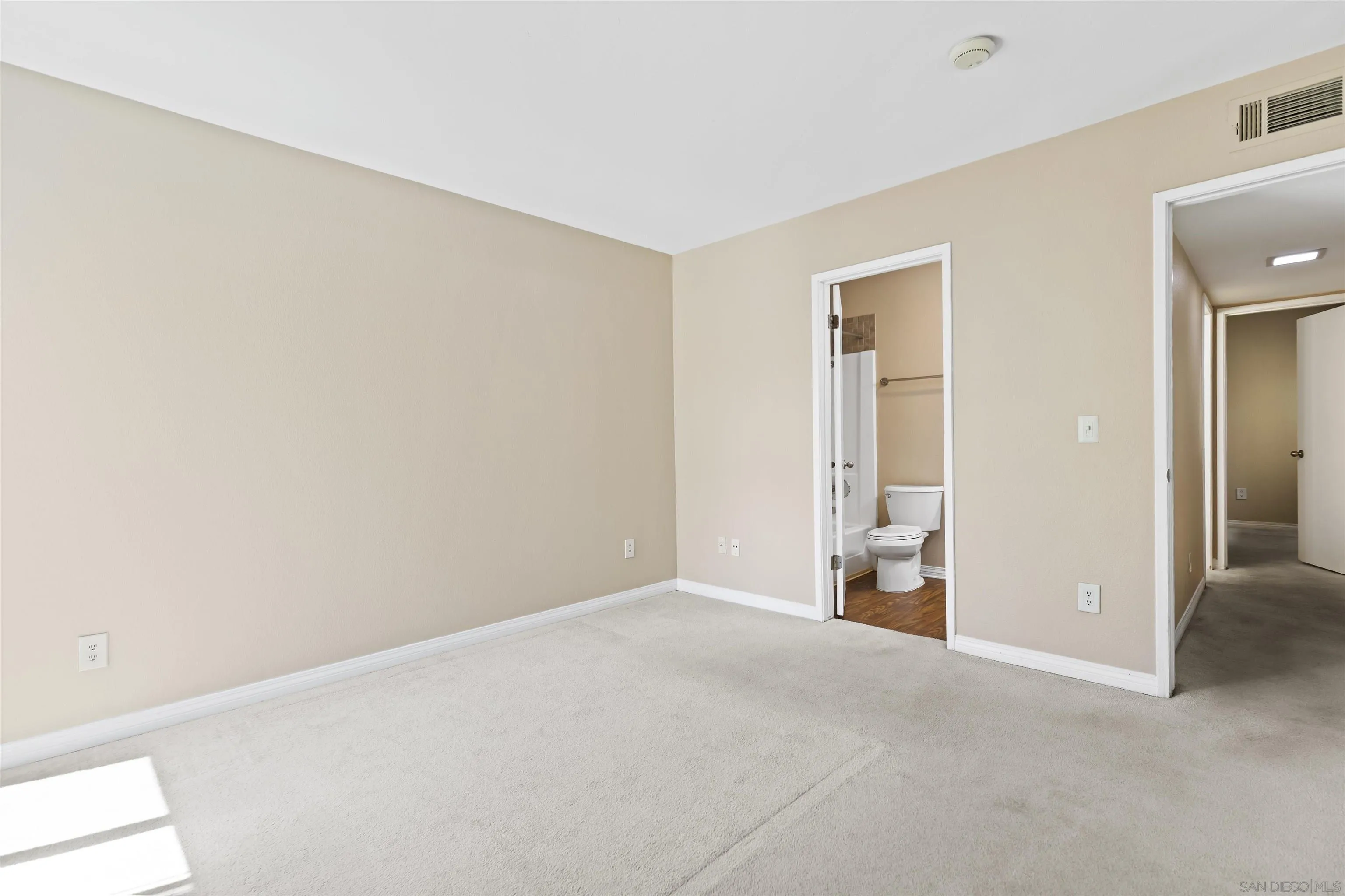 https://cdn.realtyfeed.com/cdn/127/250037090/b74e625df03dfd1bbce6747c7b7e035e.webp