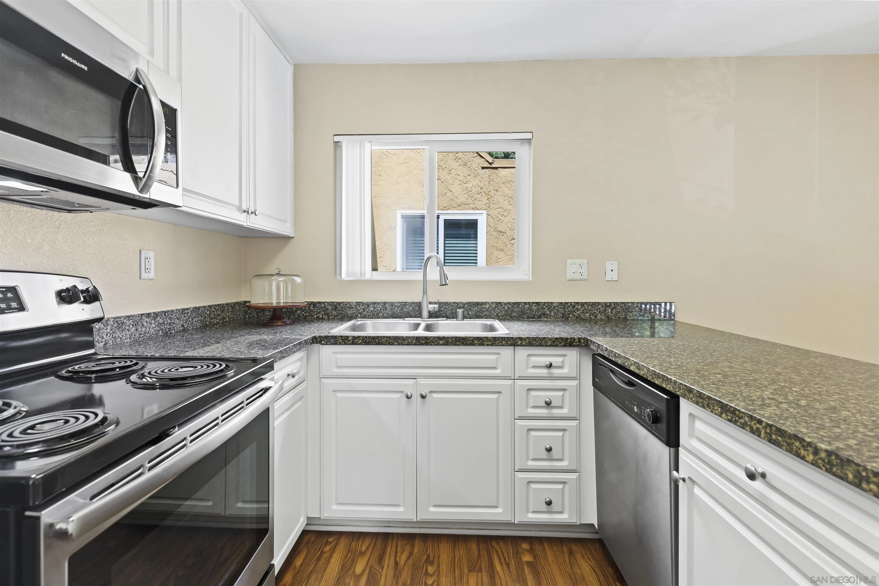 https://cdn.realtyfeed.com/cdn/127/250037090/f744cd3b20494b321d5f3fb23f3031a5.webp