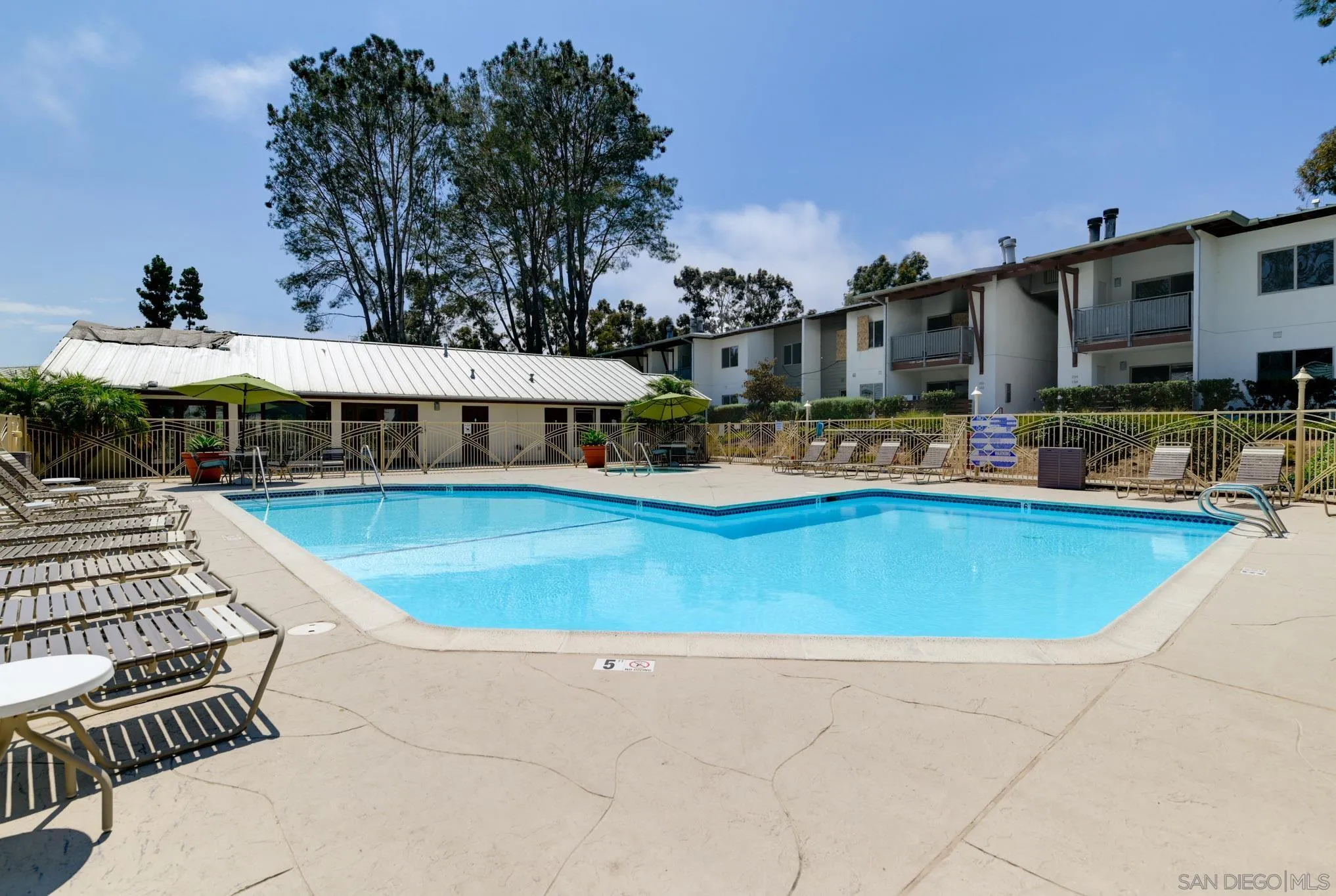 https://cdn.realtyfeed.com/cdn/127/250037092/28ea36eaff1ca72259c659258a2794ea.webp