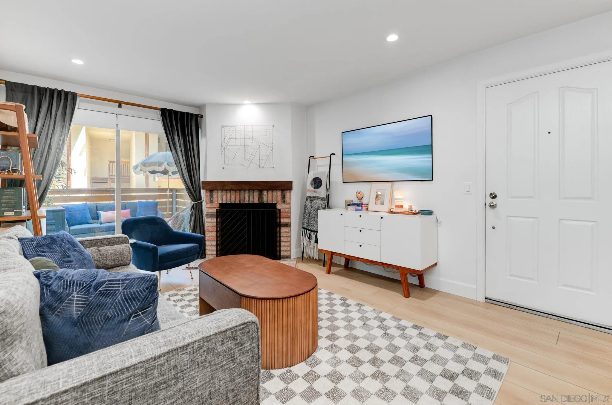 https://cdn.realtyfeed.com/cdn/127/250037092/e501ce3bad4291f9ea753577b5dc93c3.webp