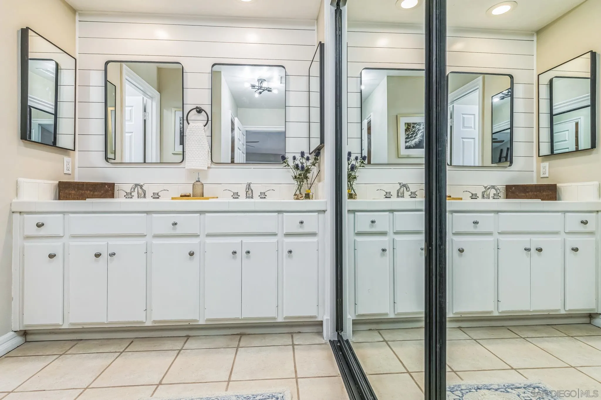 https://cdn.realtyfeed.com/cdn/127/250037093/74e1fb90735f22391e932f0c7318a529.webp