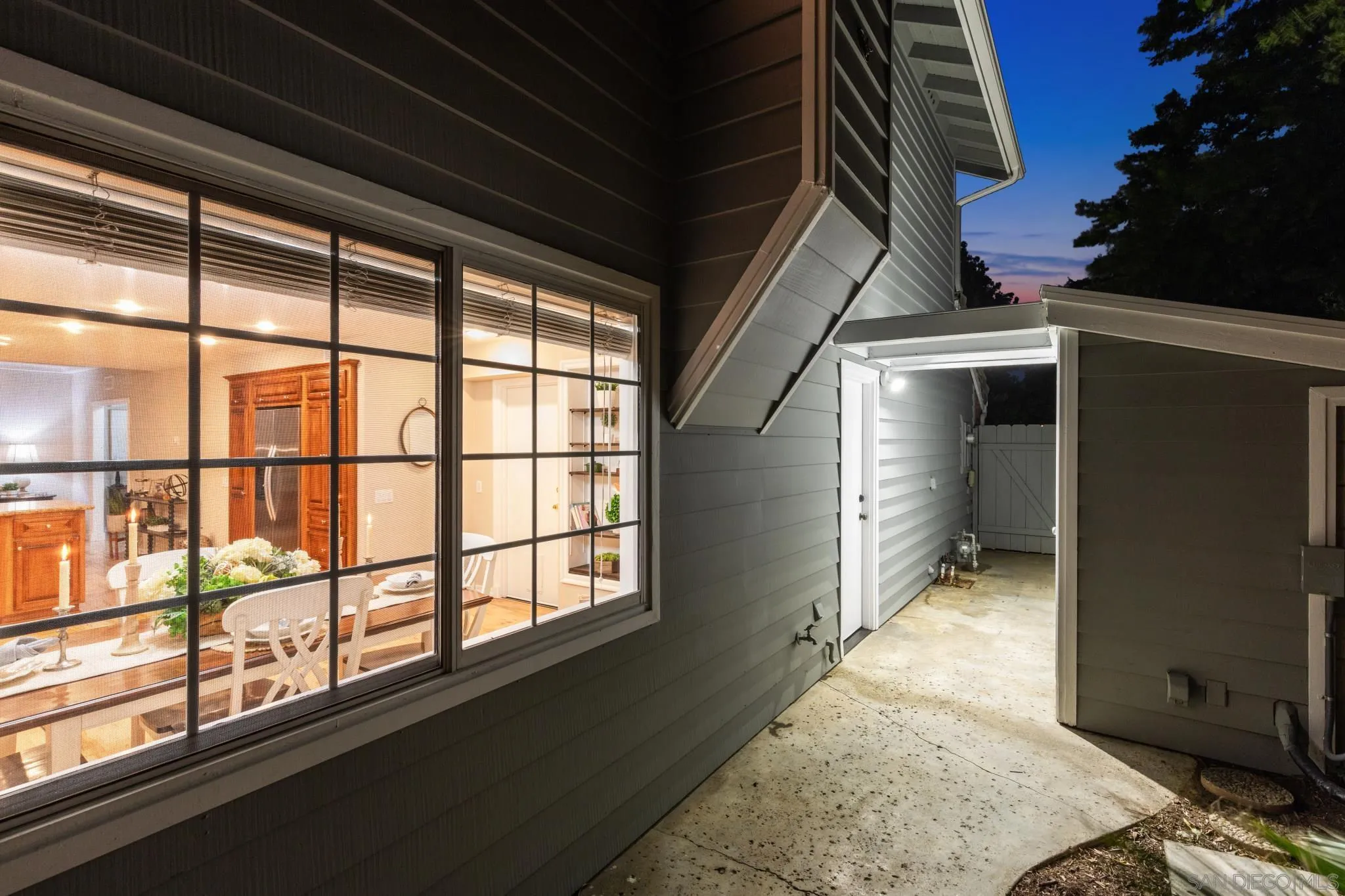 https://cdn.realtyfeed.com/cdn/127/250037093/7d0291d0a1eb7c2715b35de2d1aca973.webp