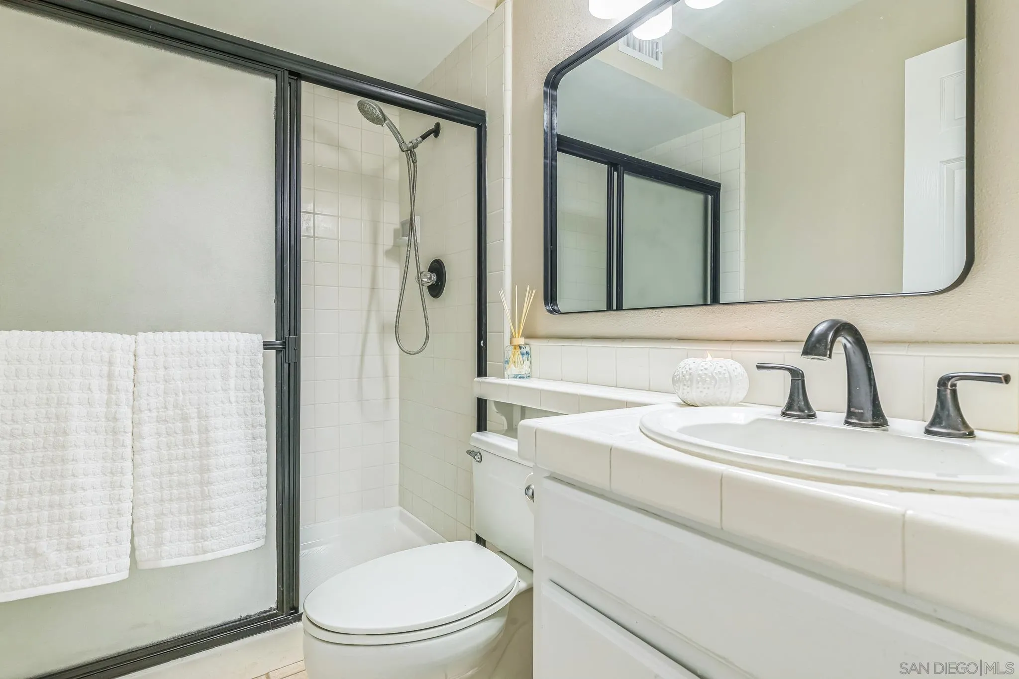 https://cdn.realtyfeed.com/cdn/127/250037093/e52dc002f7039b8be1f430396a67cc58.webp