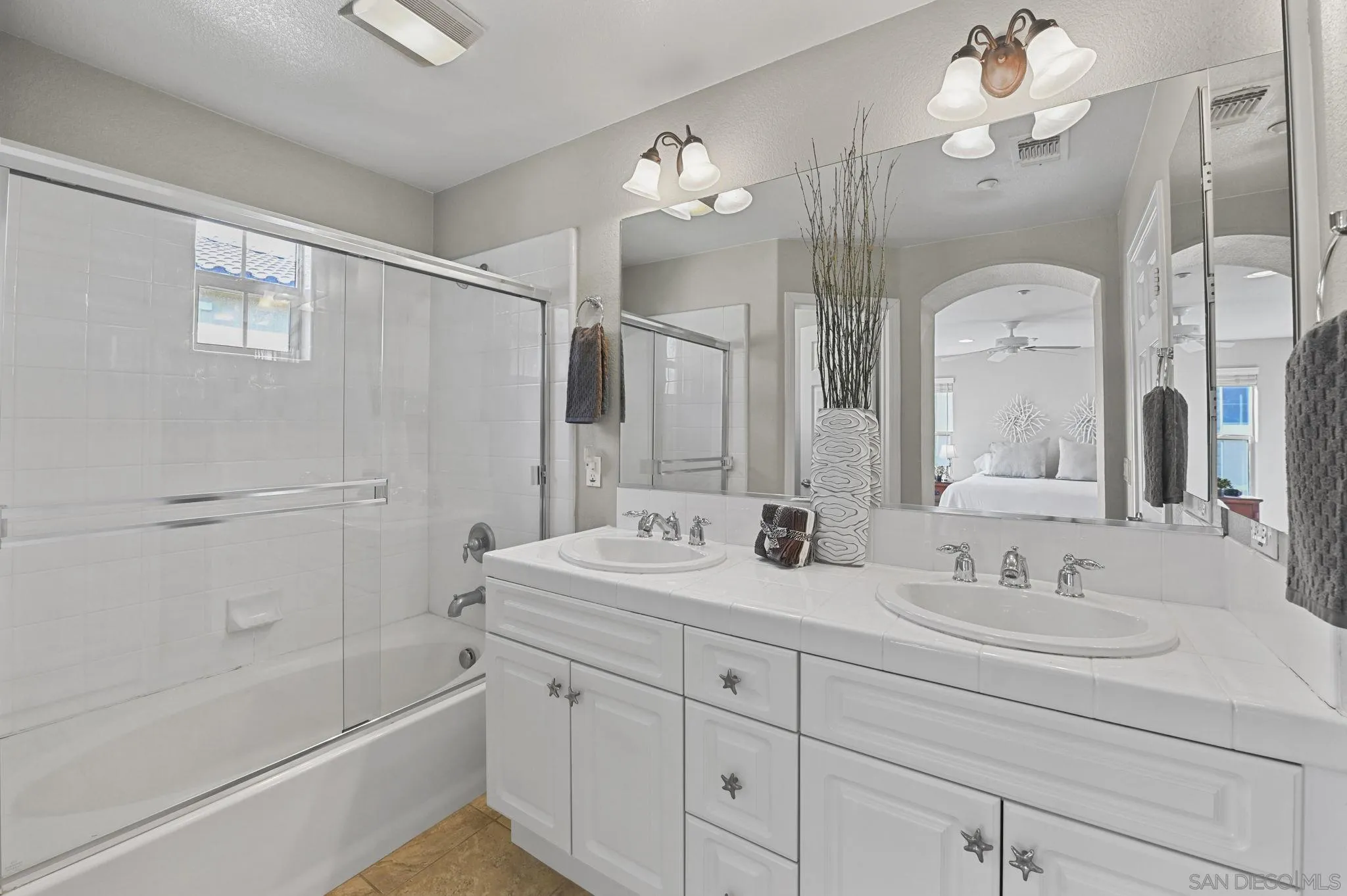 https://cdn.realtyfeed.com/cdn/127/250037094/449f012427e409016417dc48dfba9182.webp