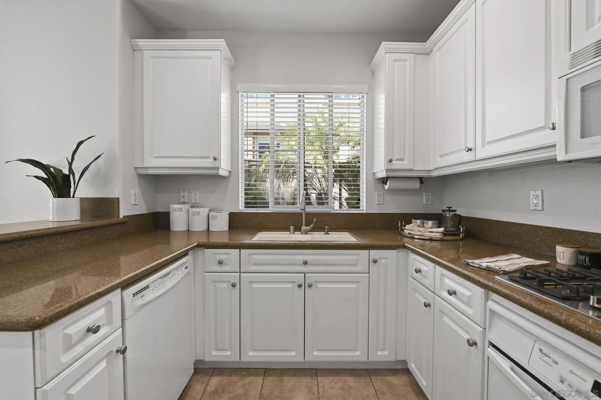 https://cdn.realtyfeed.com/cdn/127/250037094/dc4da7c5d91d186e4b70e6b9f7fc138f.webp