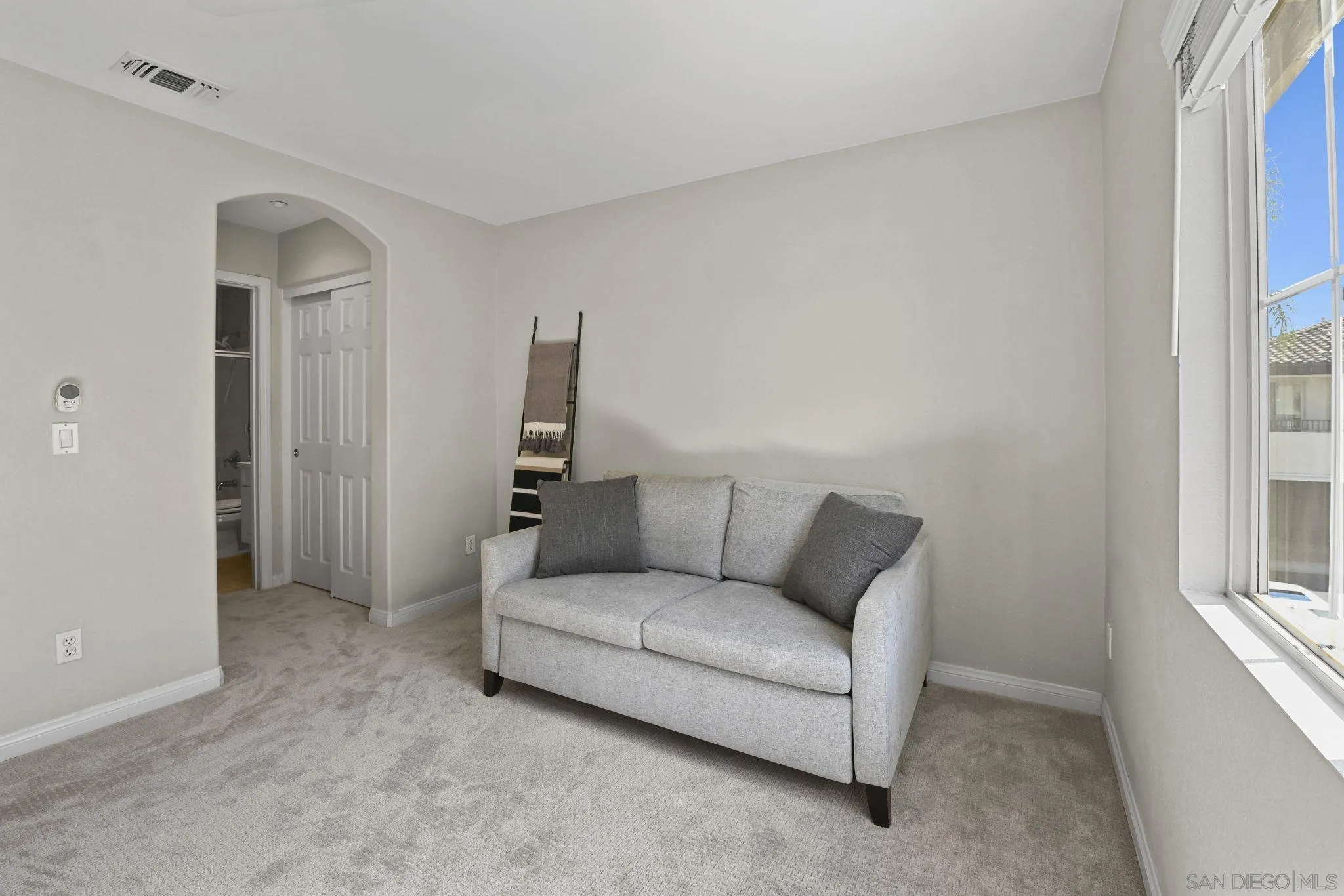 https://cdn.realtyfeed.com/cdn/127/250037094/dd4ff597bdc91866d32f3918e90a3af4.webp