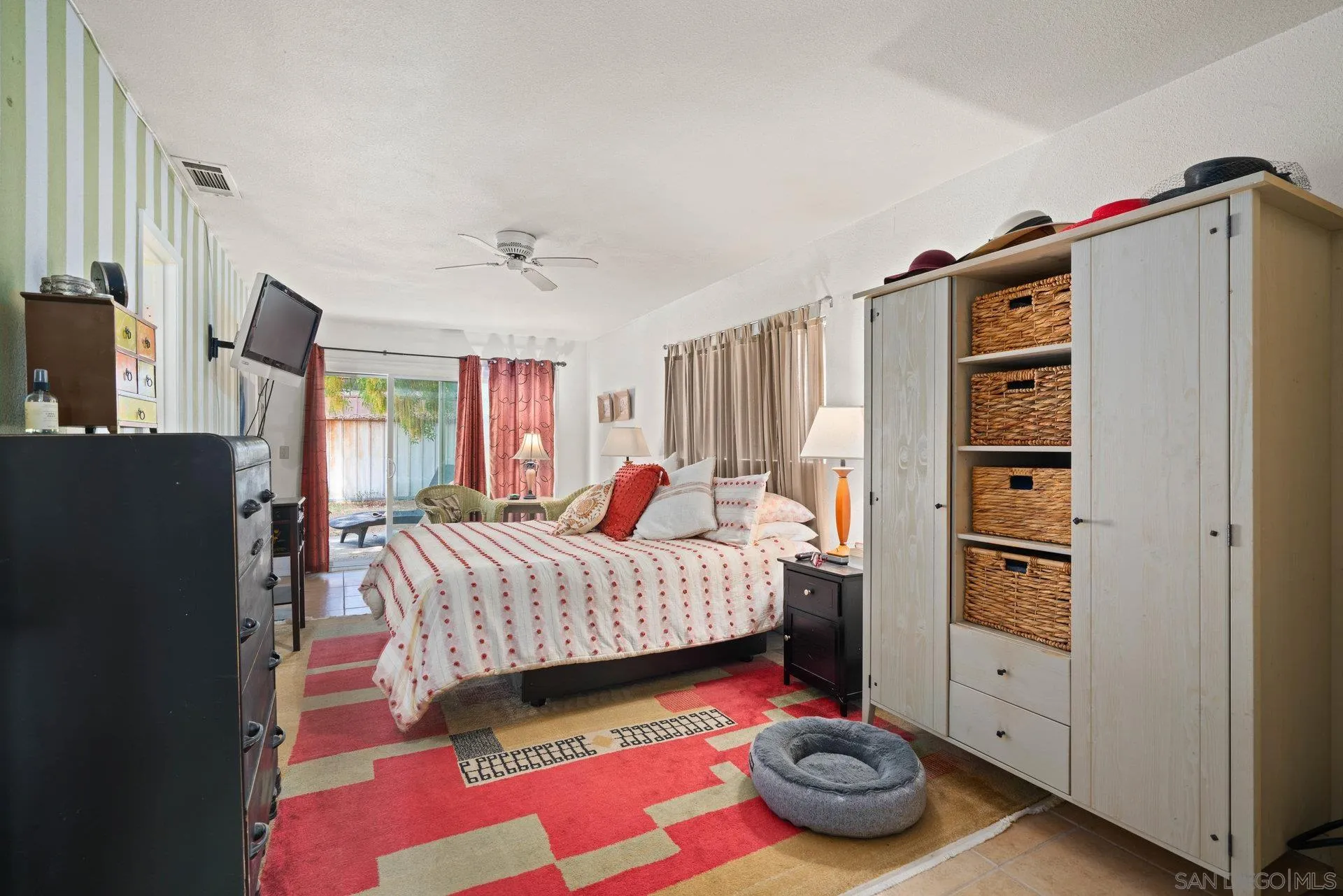 https://cdn.realtyfeed.com/cdn/127/250037097/2349526b7b896cd17bbba771f4d16a55.webp
