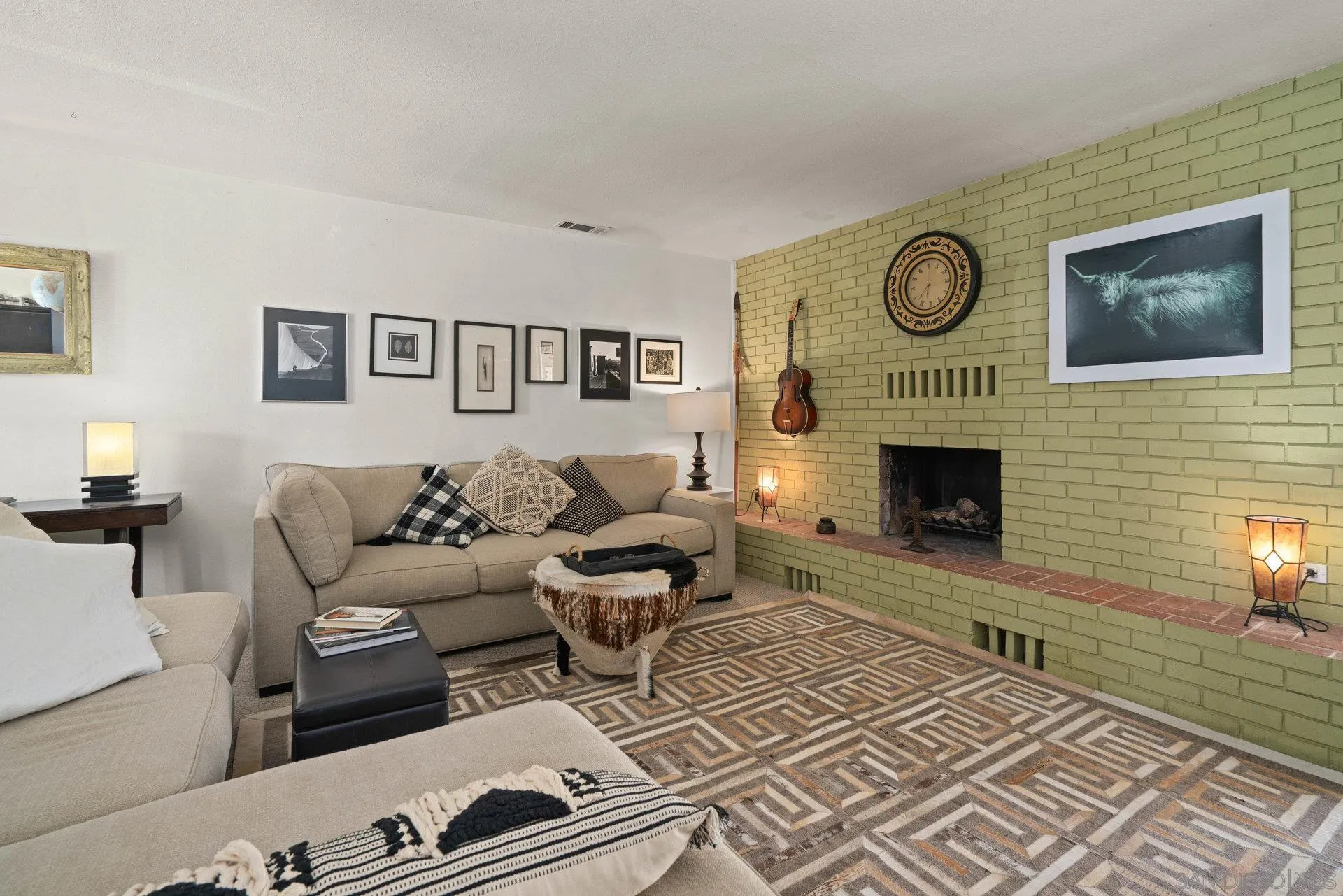 https://cdn.realtyfeed.com/cdn/127/250037097/4d3a6f055186654eed31e38635465c78.webp