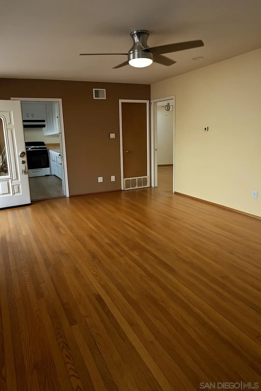 https://cdn.realtyfeed.com/cdn/127/250037100/dfeb57b78de35362590136be1a7c2931.webp