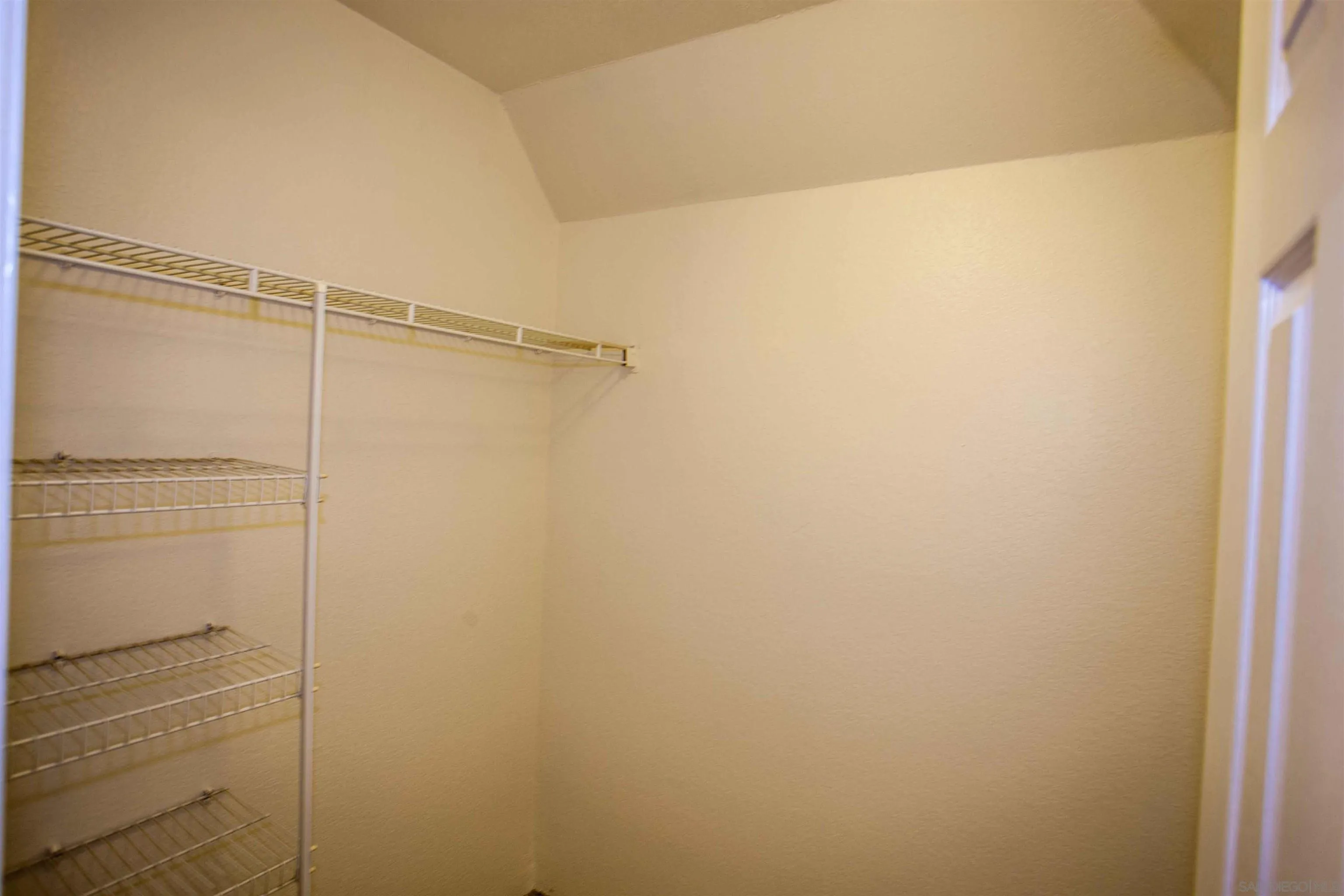 https://cdn.realtyfeed.com/cdn/127/250037102/140ebe802a37579af0f1f7b450f1c485.webp