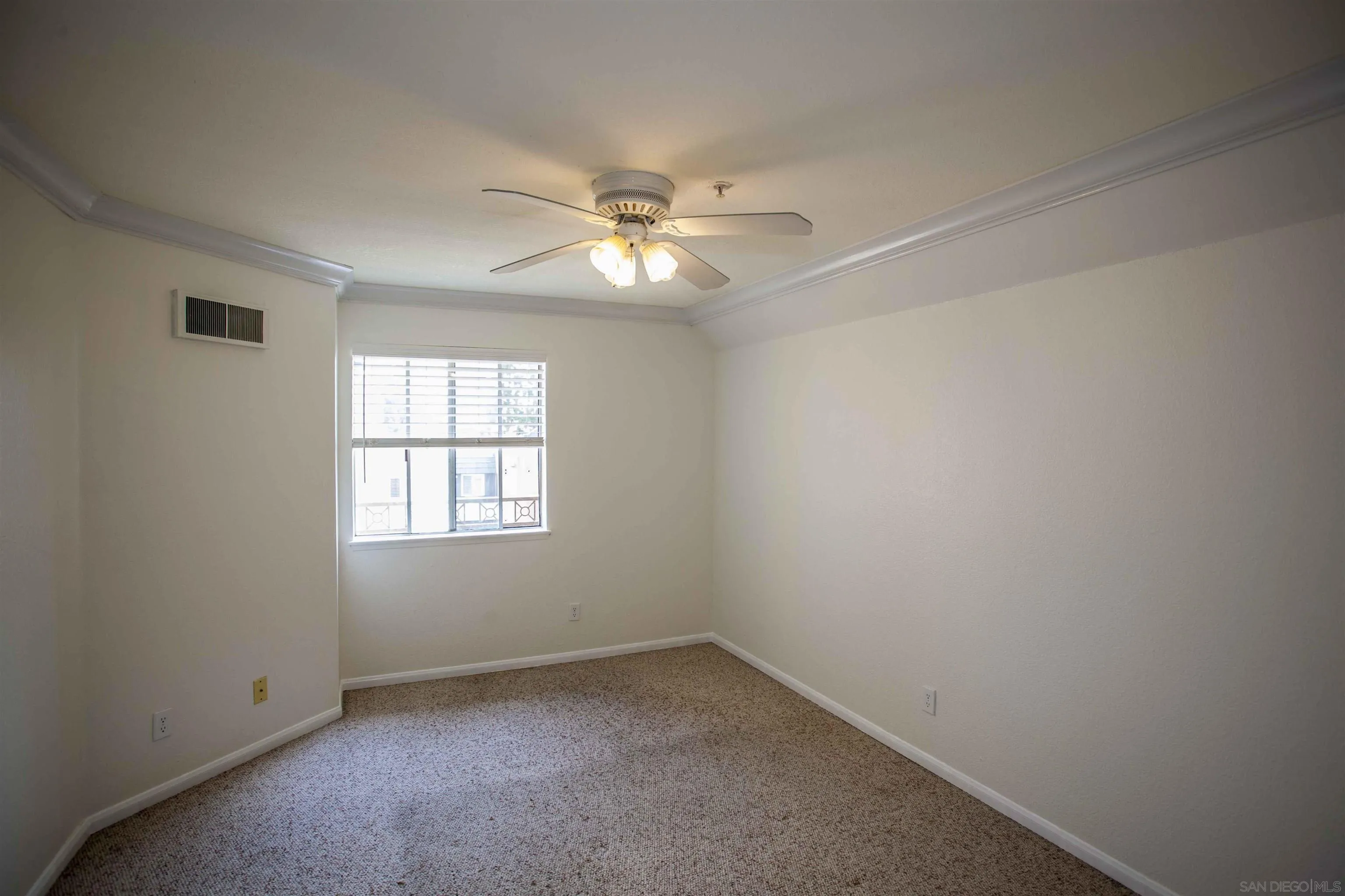 https://cdn.realtyfeed.com/cdn/127/250037102/aa64d4de6a44f0c625cf6c6996588d67.webp