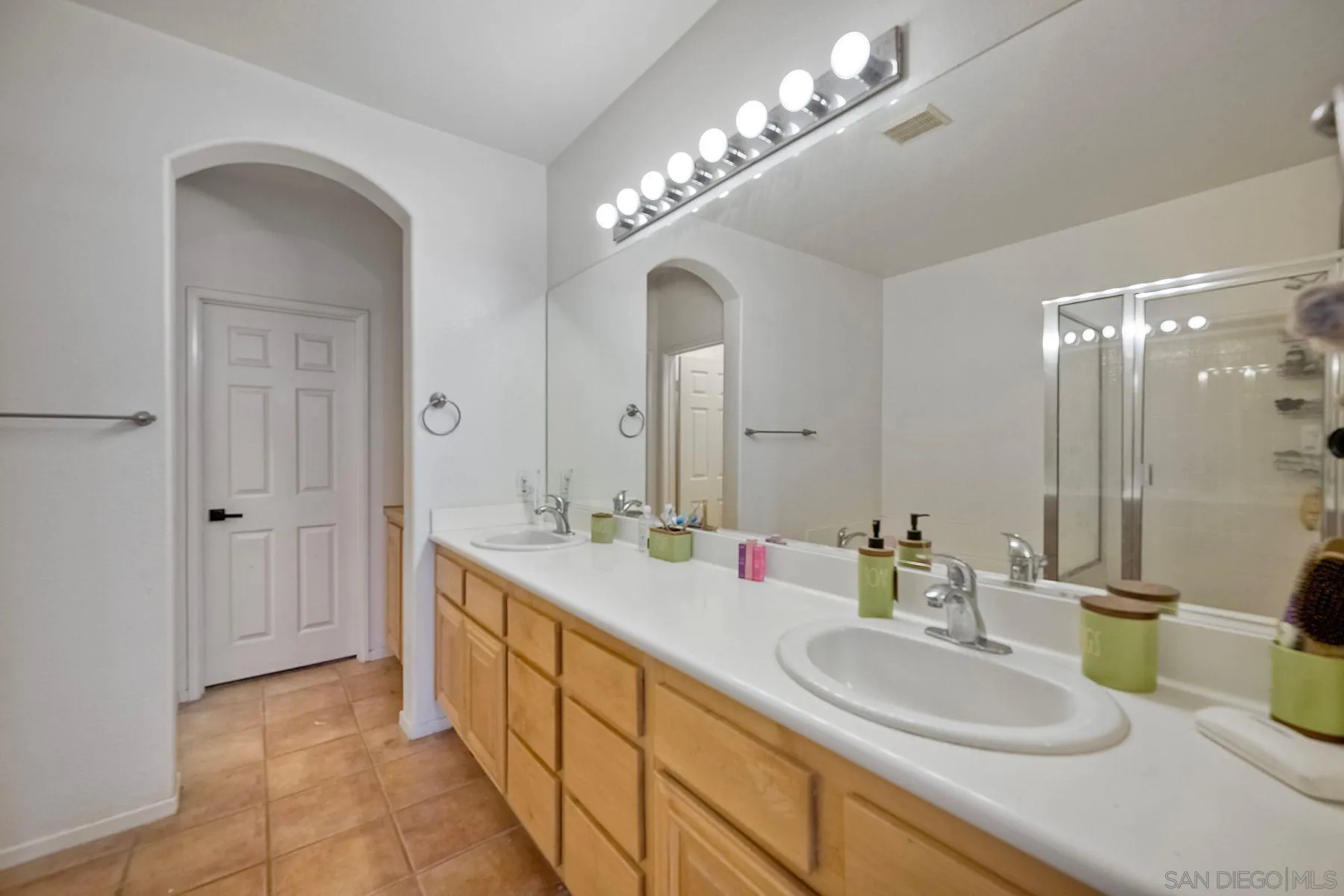 Photo #18: 250037103 Listing: Photo #18