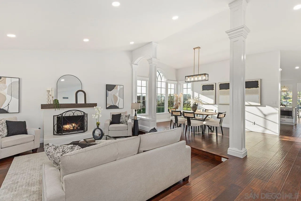 https://cdn.realtyfeed.com/cdn/127/250037104/2e3bf630cd8a59edc79a3a663298b3f2.webp