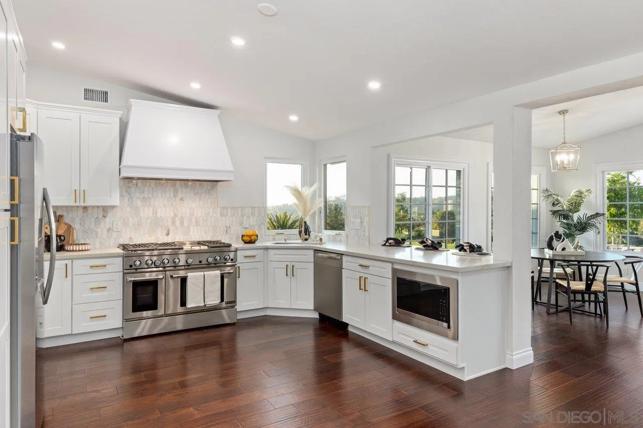 https://cdn.realtyfeed.com/cdn/127/250037104/321dc42bd40b0339385e3f8f707f99f9.webp
