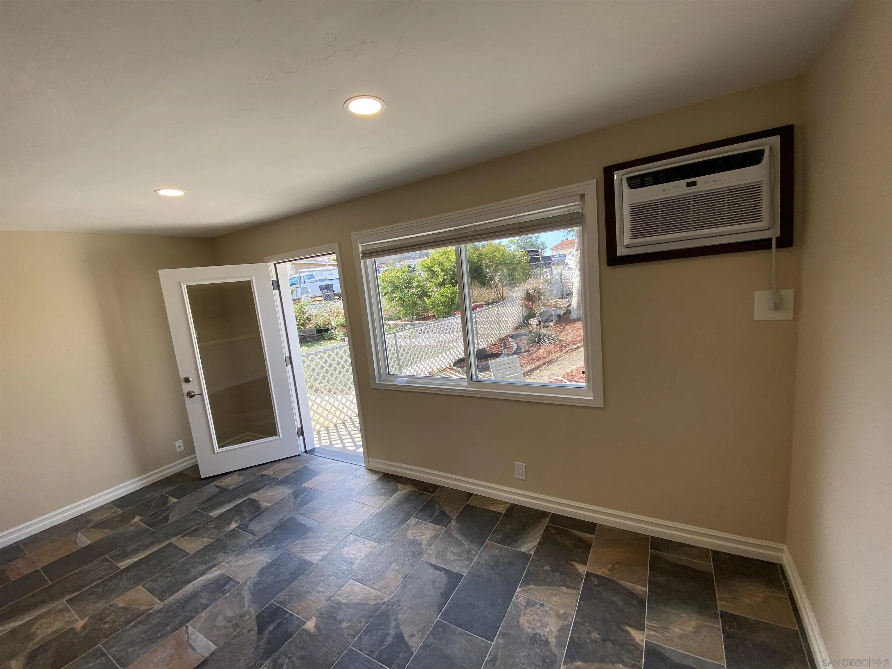 https://cdn.realtyfeed.com/cdn/127/250037105/8eee4b0480c0fdbee4cafd772391bce8.webp