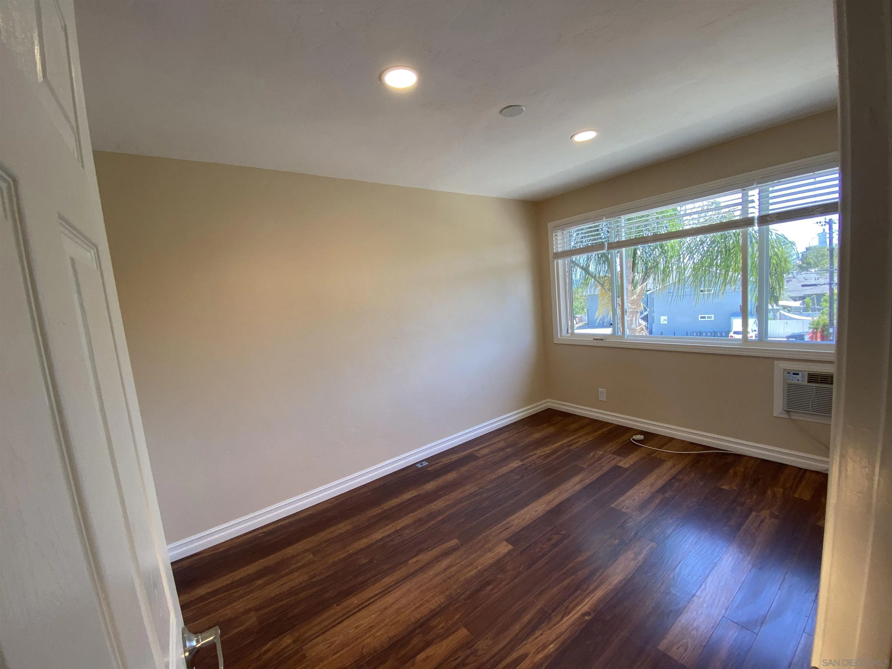 https://cdn.realtyfeed.com/cdn/127/250037105/99cfac16416c1aea371350018b684e83.webp