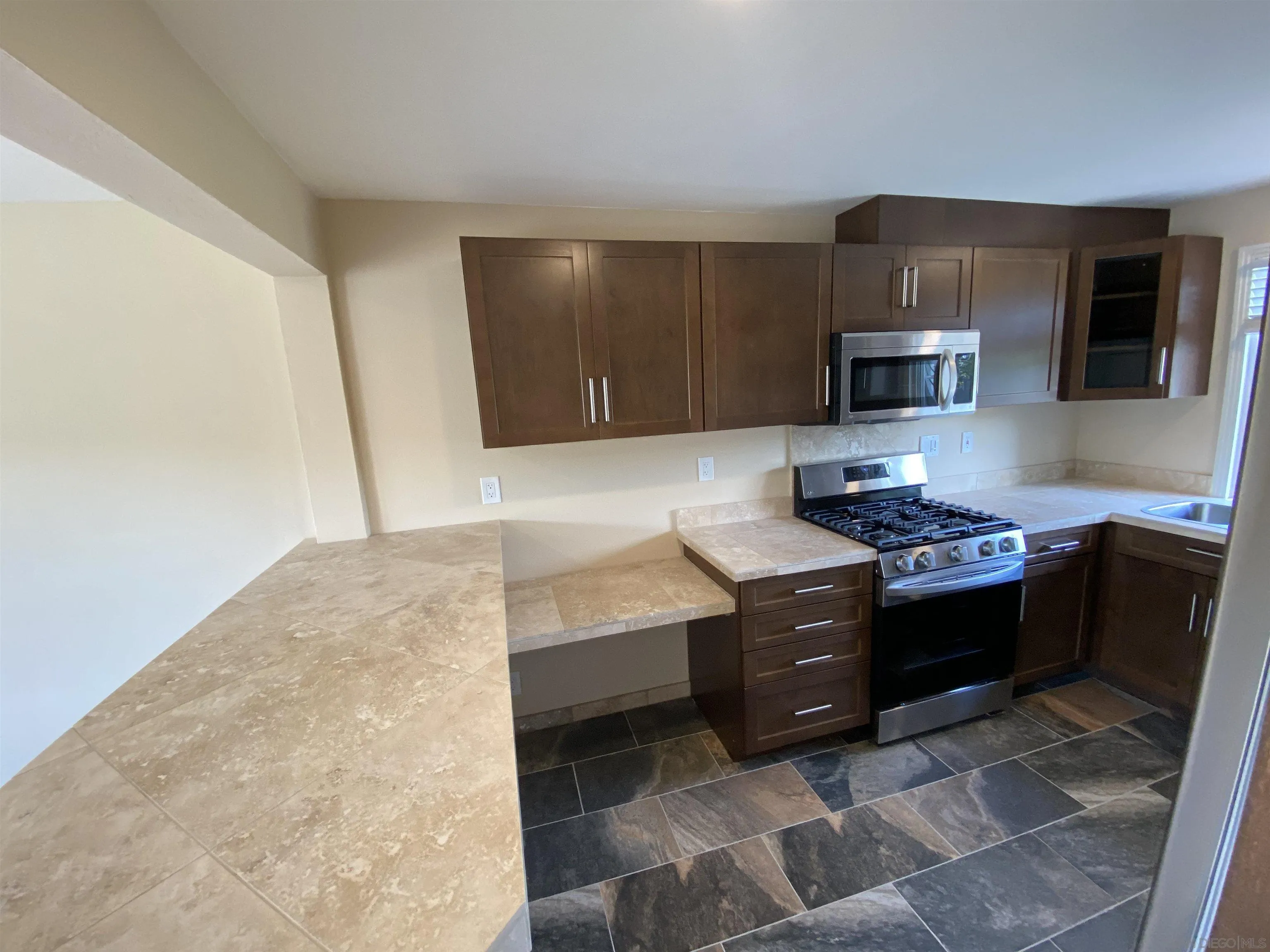 https://cdn.realtyfeed.com/cdn/127/250037105/c7cdda991d3ddae7a84f78535d618a55.webp