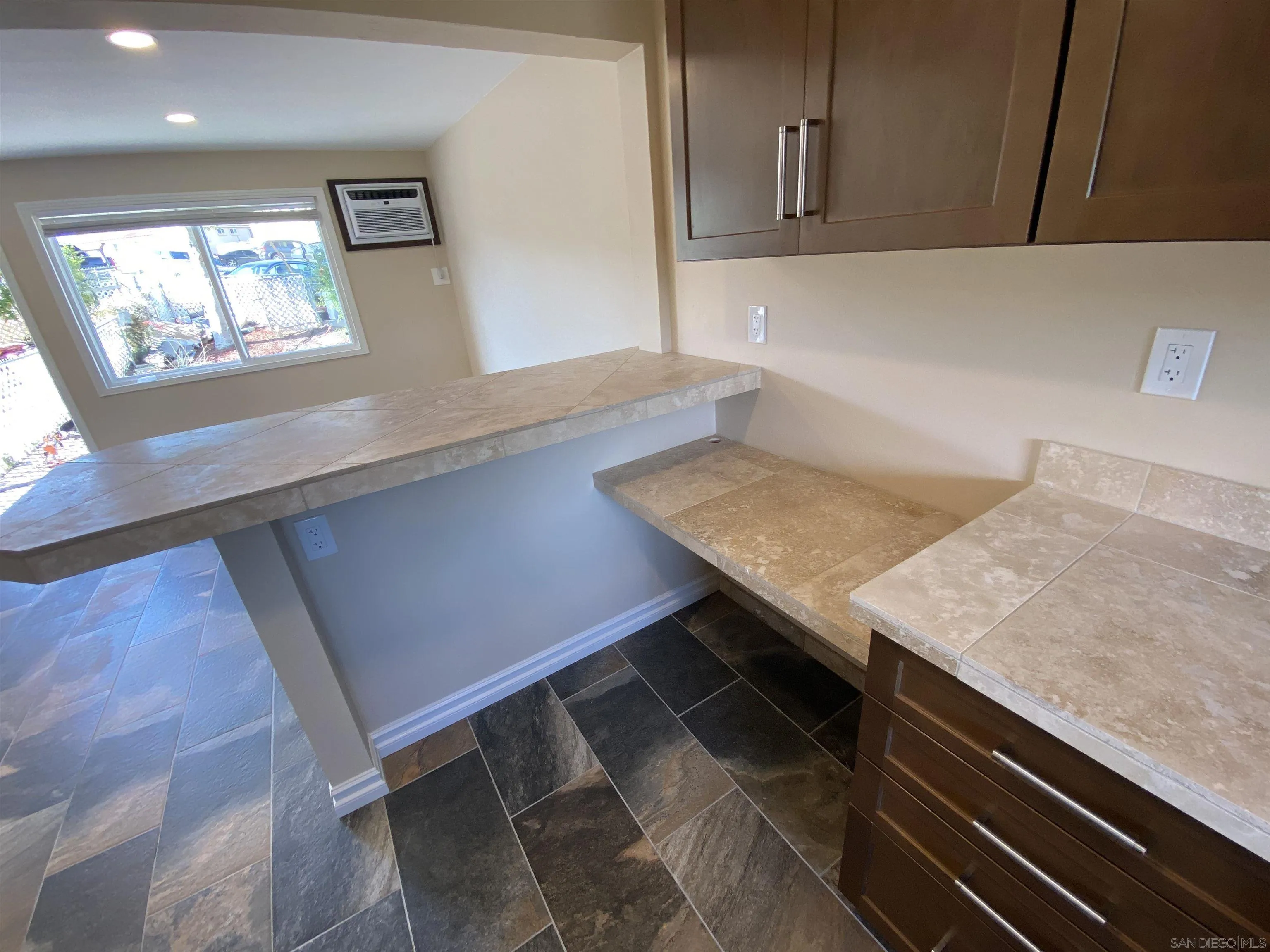 https://cdn.realtyfeed.com/cdn/127/250037105/fde33cbc5ecd71aee1d078db1bcfecd1.webp