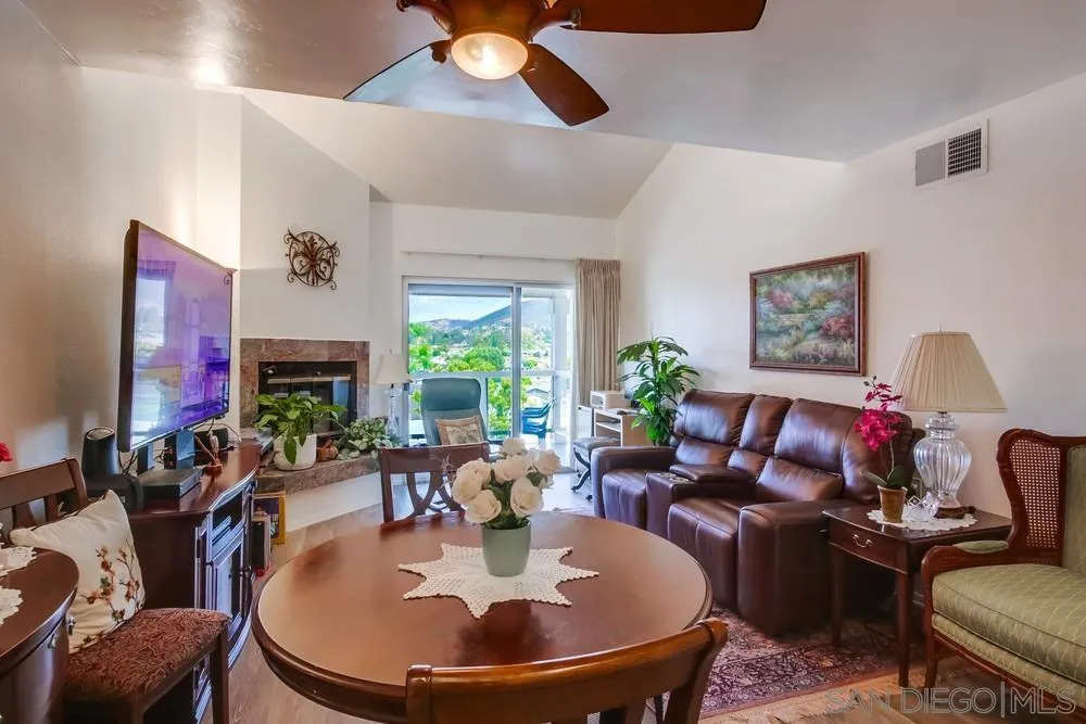 https://cdn.realtyfeed.com/cdn/127/250037106/17dc65fcc206ac818efb2ad1cb987ba9.webp