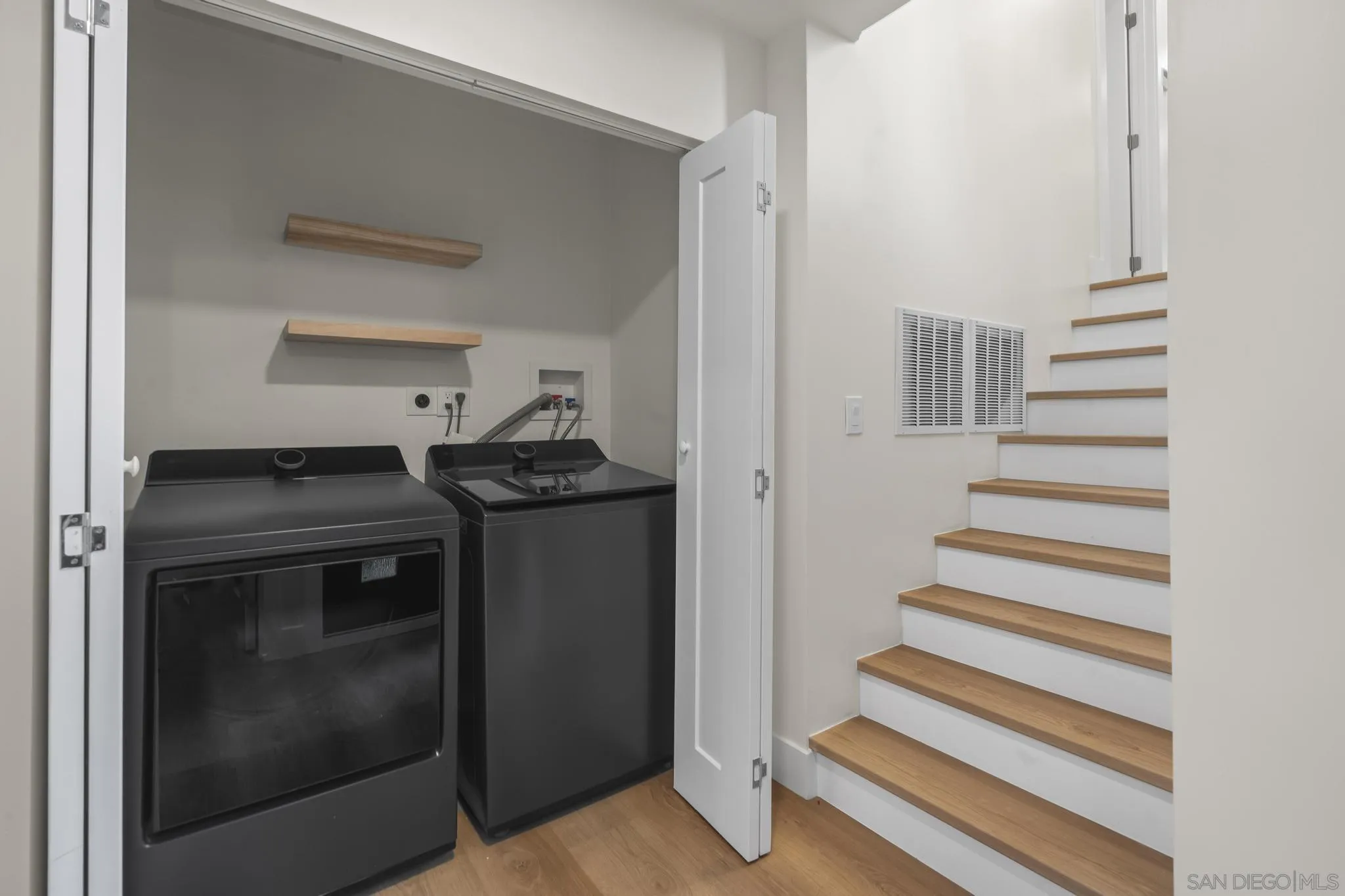 https://cdn.realtyfeed.com/cdn/127/250037107/8712db21dc1dff99ab66ff2365ff3bd3.webp