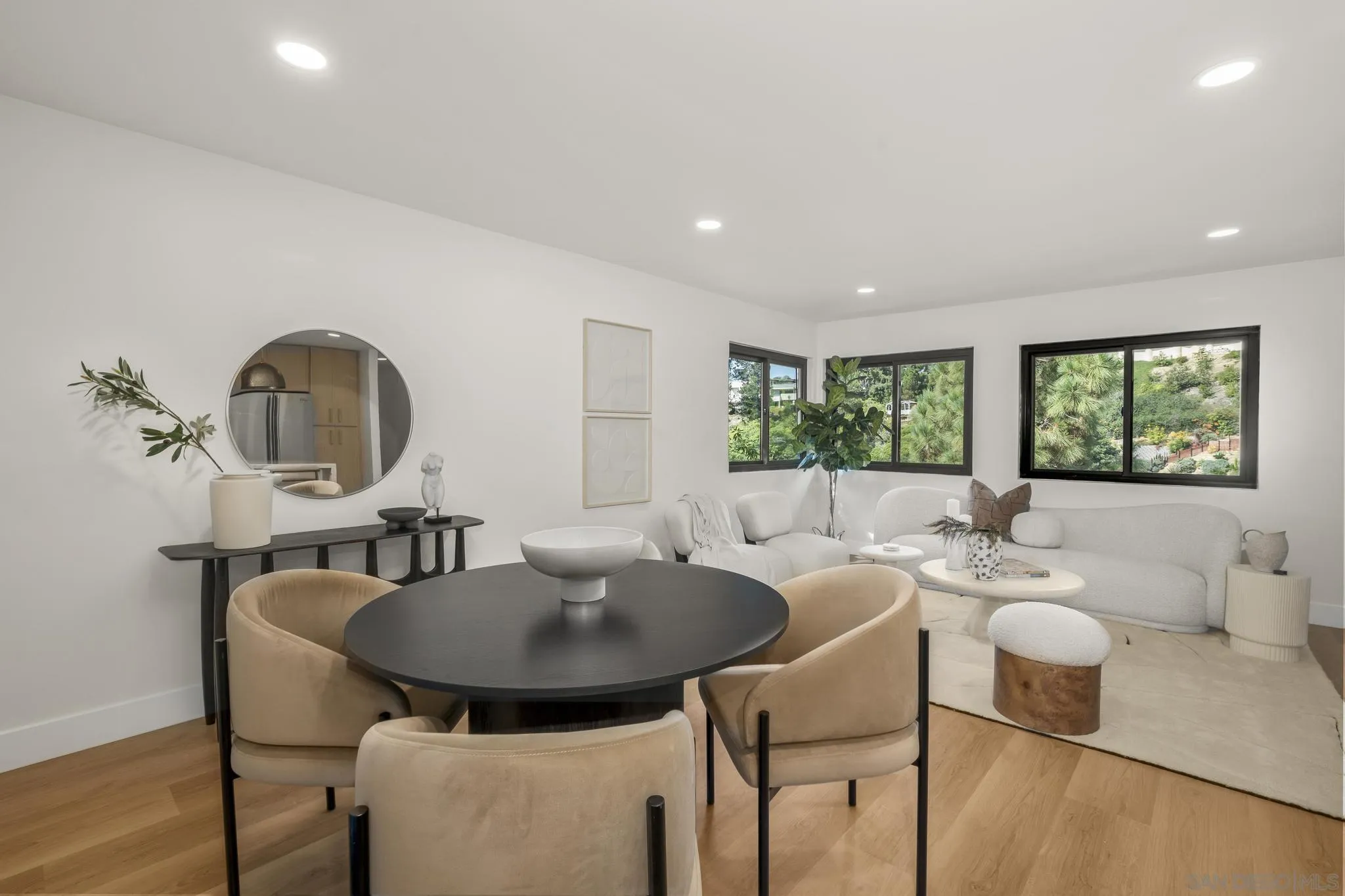 https://cdn.realtyfeed.com/cdn/127/250037107/8cd5c7408039b75978ee591172818ce1.webp