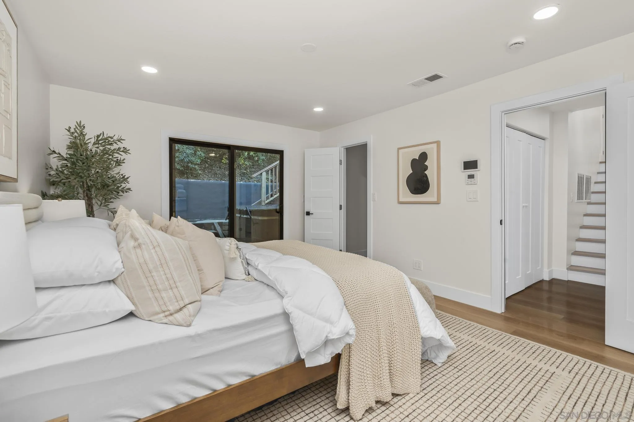 https://cdn.realtyfeed.com/cdn/127/250037107/8fbea136850b27be4f34a740db068891.webp