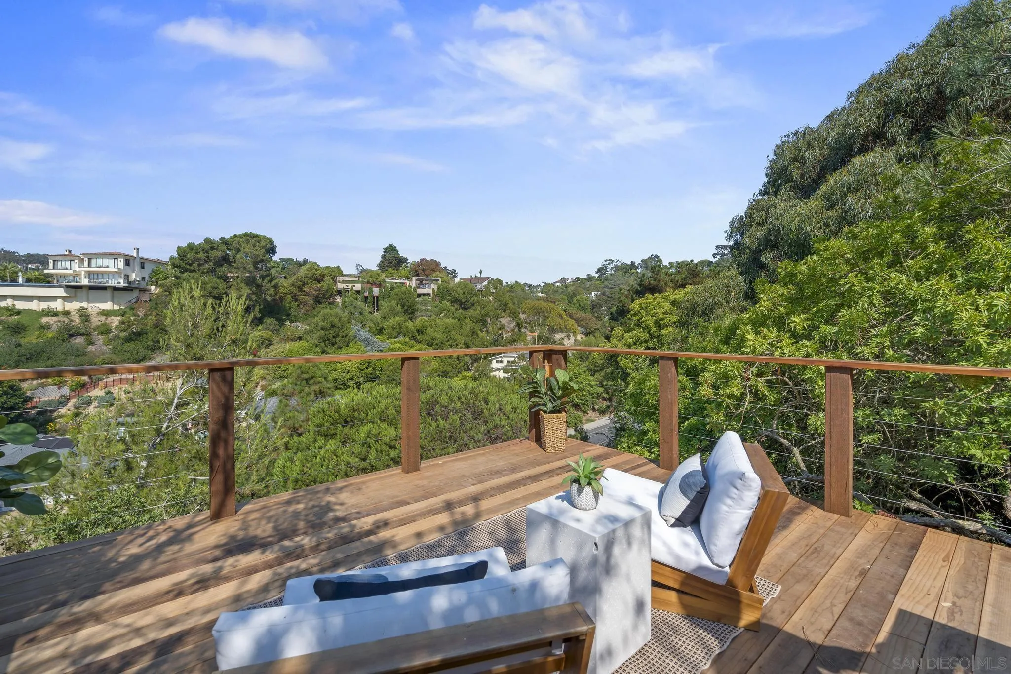 https://cdn.realtyfeed.com/cdn/127/250037107/a5a68ef4228d5d8d2a8f41f09008c4d9.webp