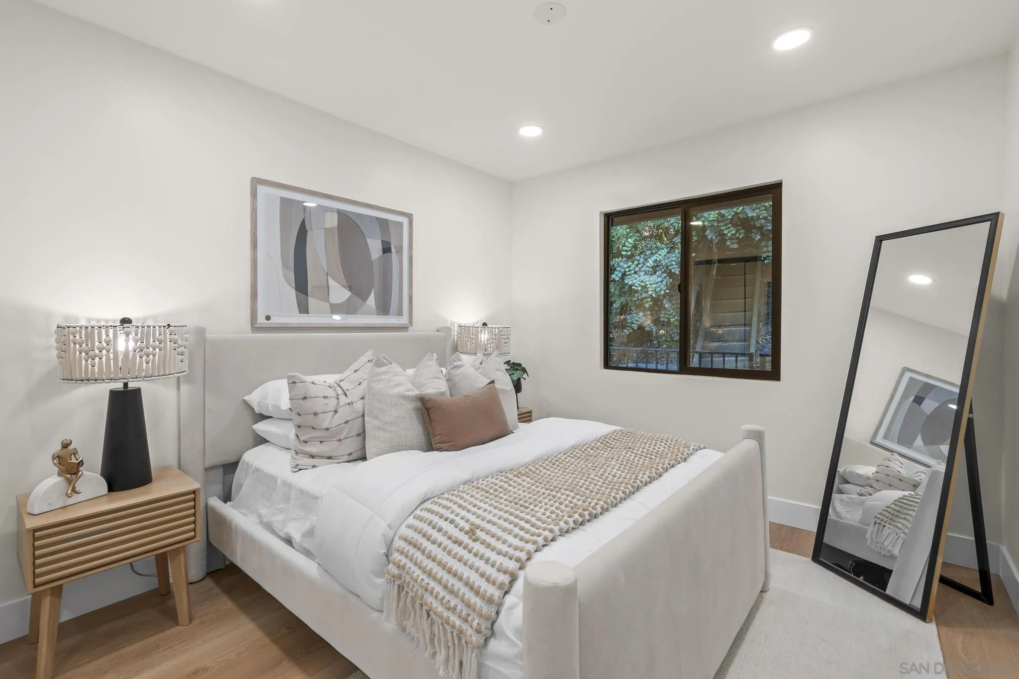 https://cdn.realtyfeed.com/cdn/127/250037107/faa5d0968cf457cb15afd9165b1f8208.webp