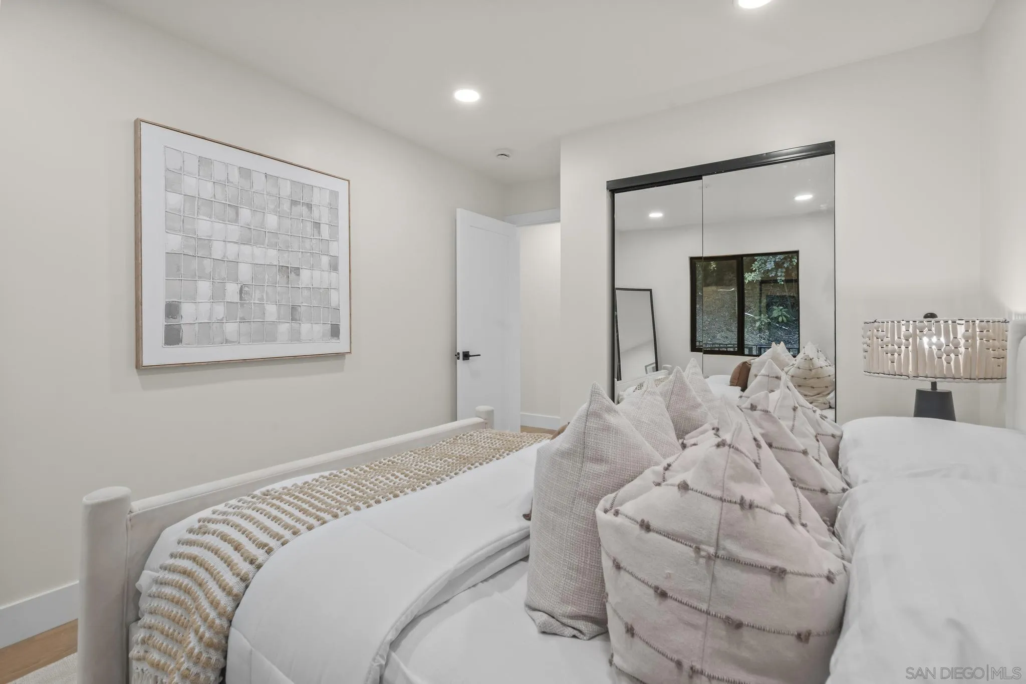 https://cdn.realtyfeed.com/cdn/127/250037107/ffd9e7fd951473d6ad0ca22ce0f6fde7.webp
