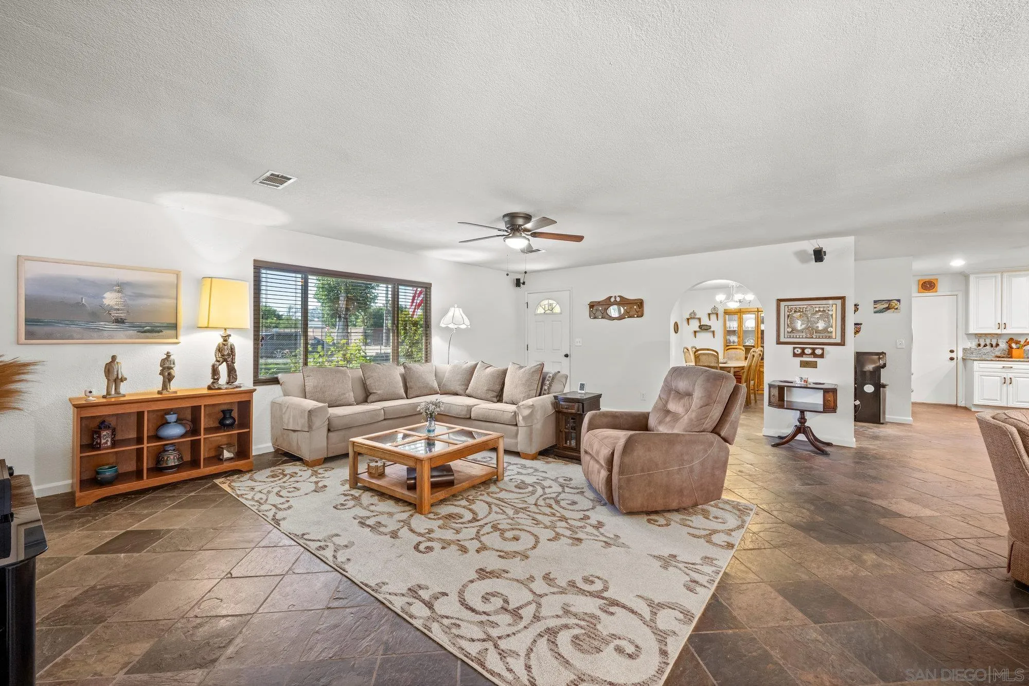 https://cdn.realtyfeed.com/cdn/127/250037108/004c2e3a4d8e3f6ba5f9385c6b6a2508.webp