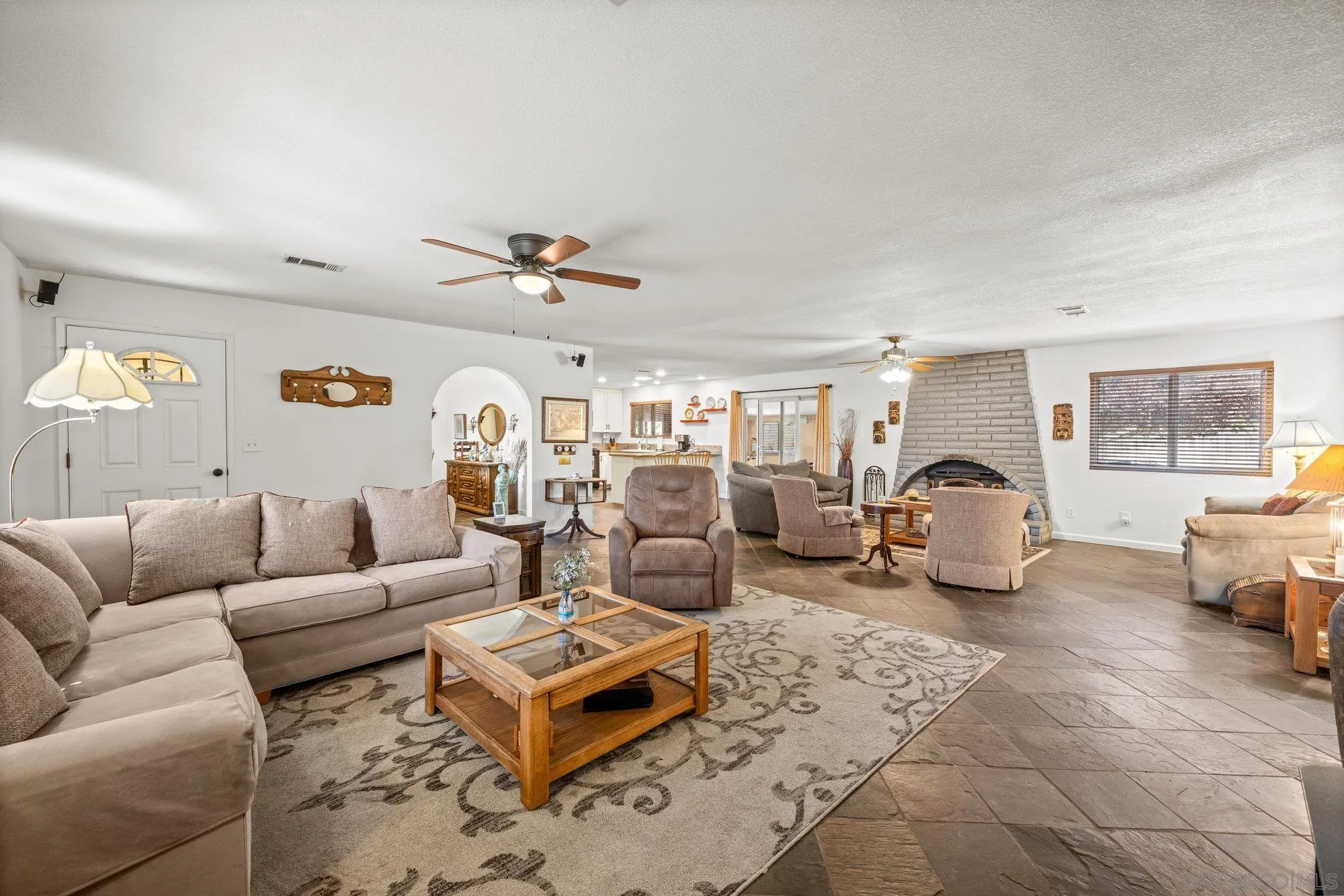 https://cdn.realtyfeed.com/cdn/127/250037108/49a29743d3c134bae86cffb734d7b72f.webp