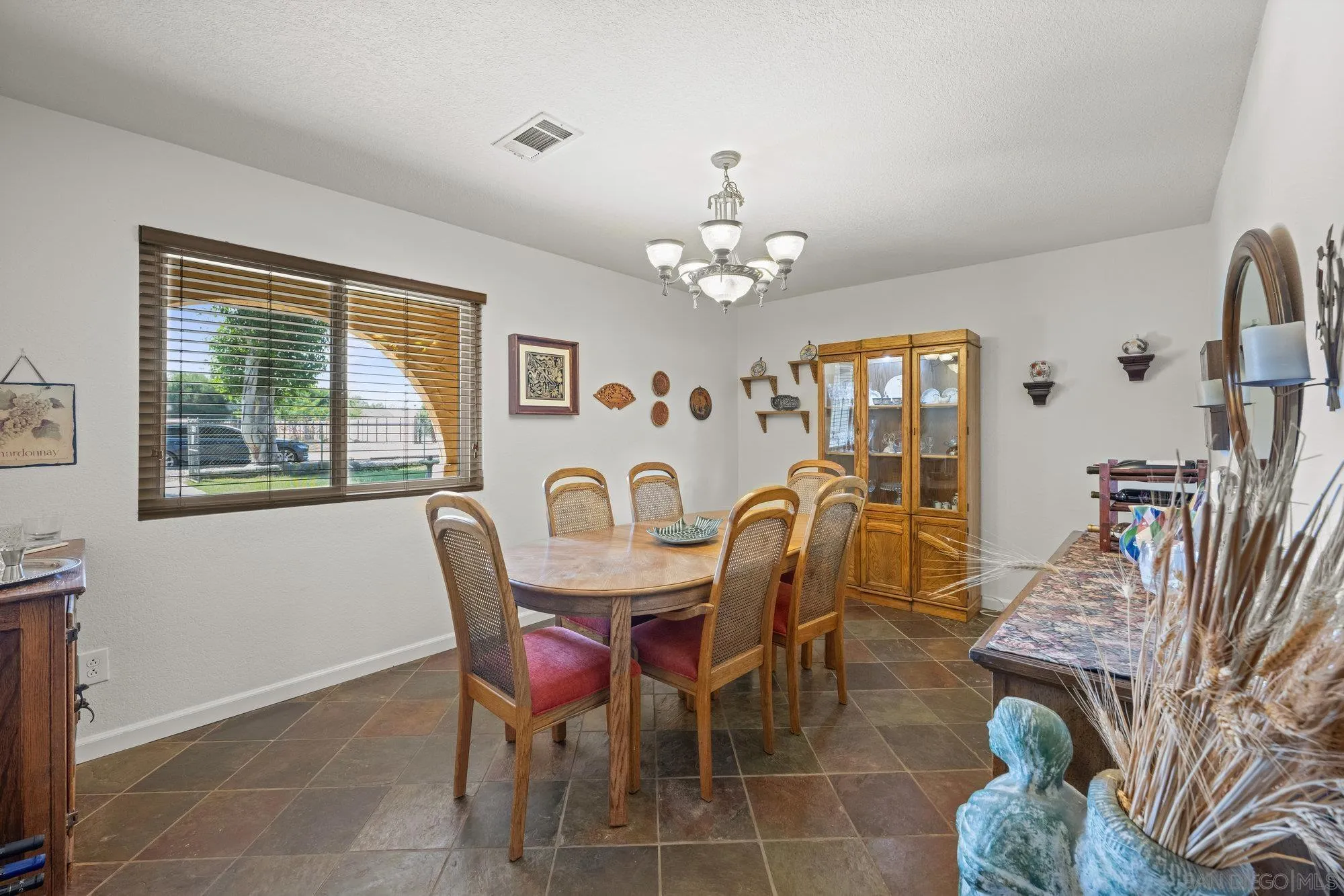 https://cdn.realtyfeed.com/cdn/127/250037108/8f9e53cdd96bd15daa5ec44db0064c66.webp