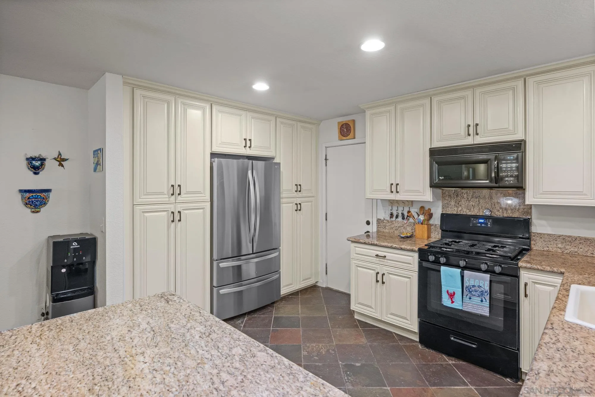 https://cdn.realtyfeed.com/cdn/127/250037108/bbdd14442dc41aedf805d1f9ac75df63.webp