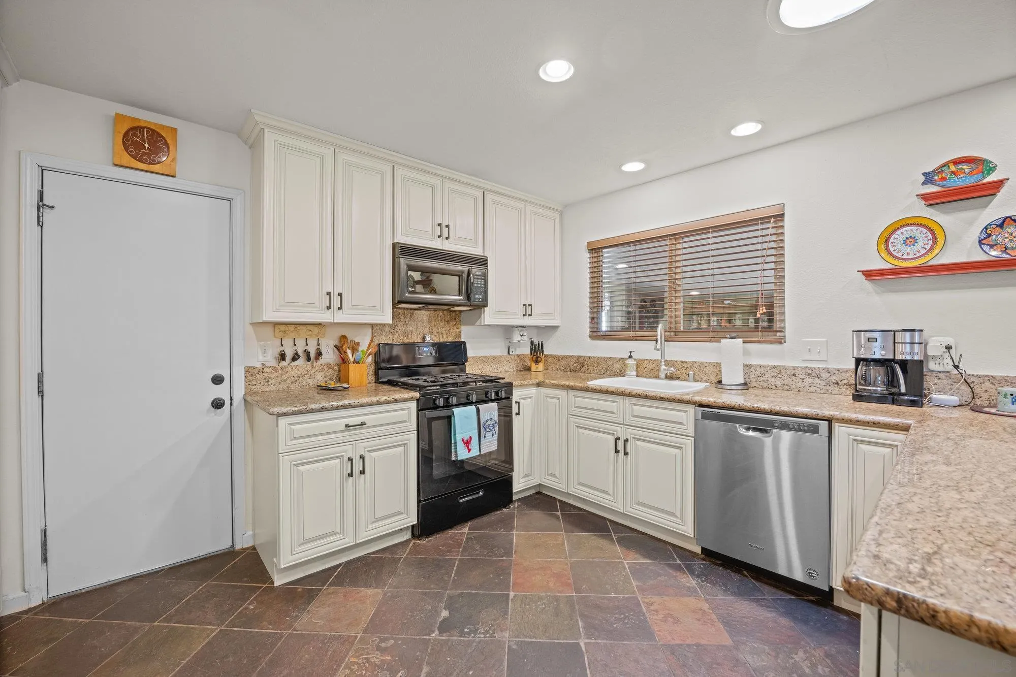 https://cdn.realtyfeed.com/cdn/127/250037108/cfa359a361ee921254777fad260f6d24.webp